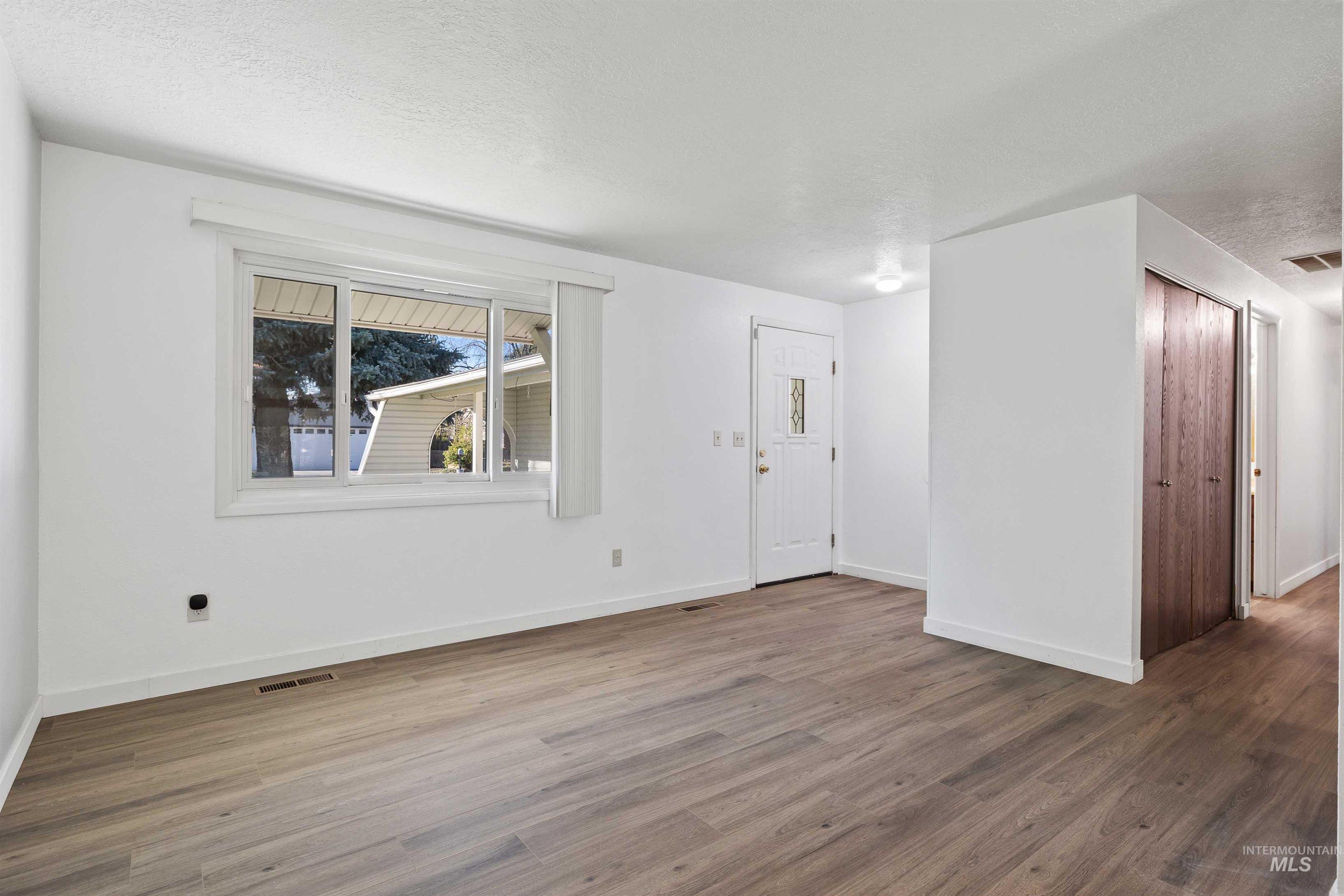 1605 Targhee Dr, Twin Falls, Idaho 83301-3547, 3 Bedrooms, 2 Bathrooms, Residential For Sale, Price $339,900, 98977582