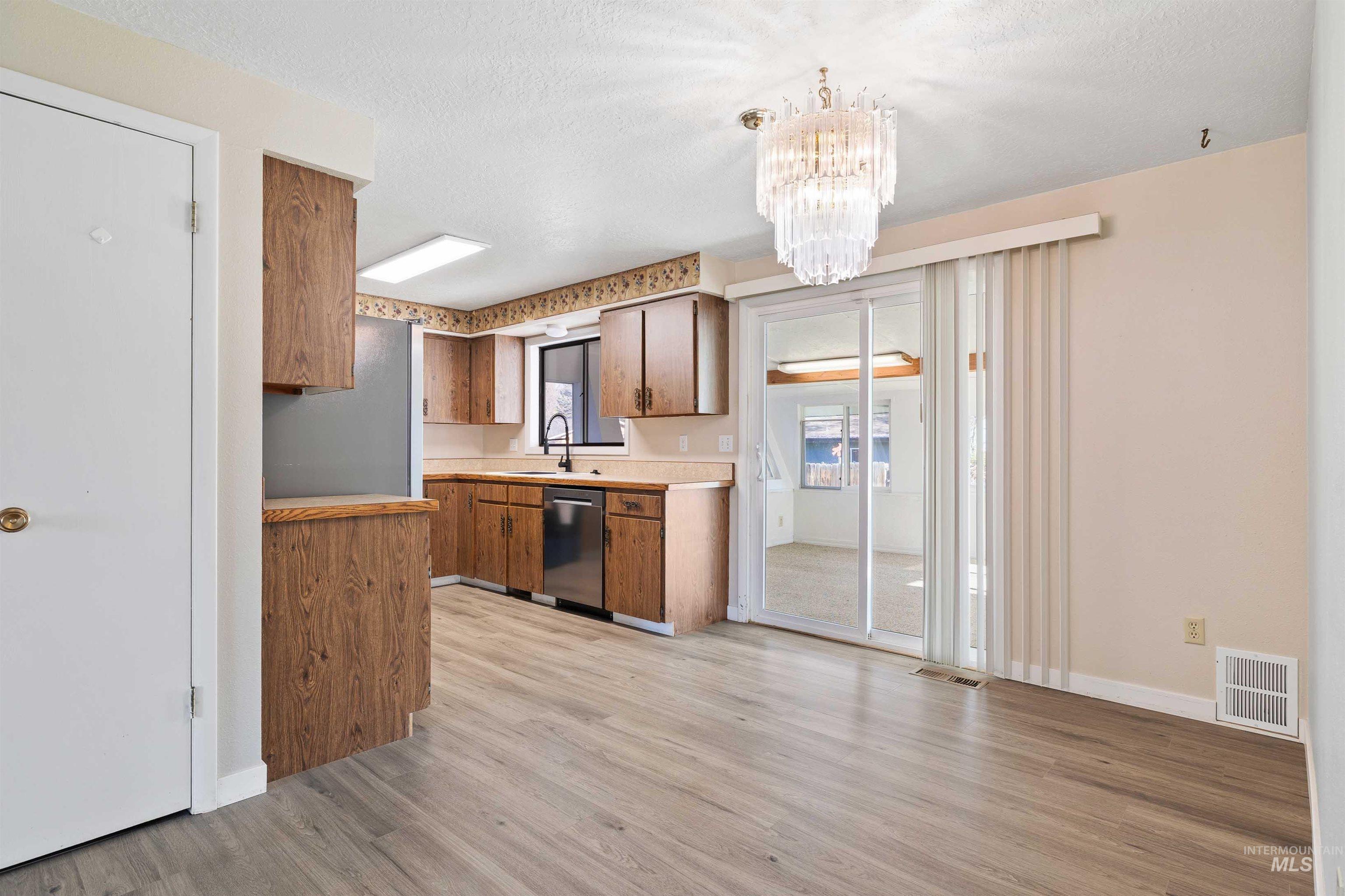 1605 Targhee Dr, Twin Falls, Idaho 83301-3547, 3 Bedrooms, 2 Bathrooms, Residential For Sale, Price $339,900, 98977582