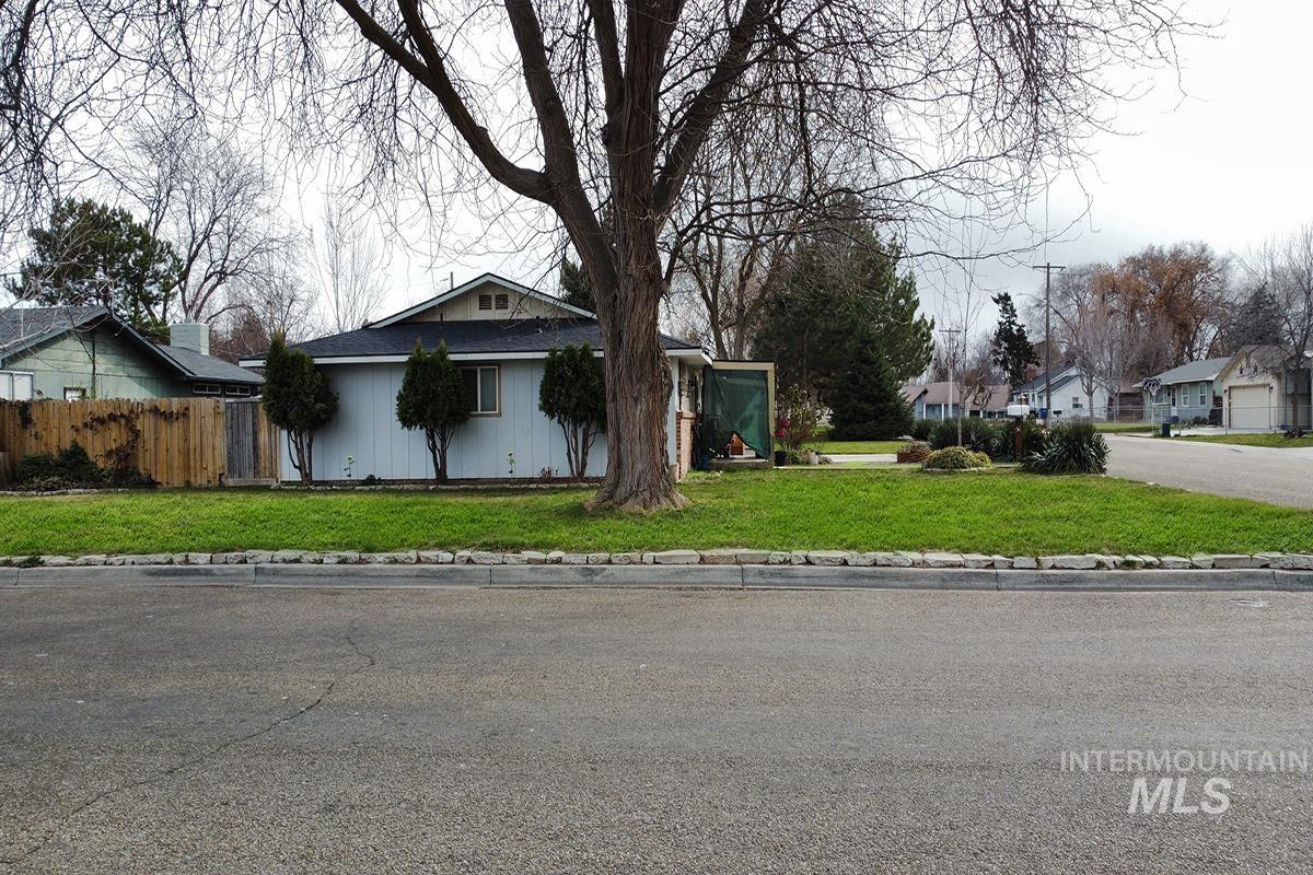 2903 2905 S Ohio Ave, Caldwell, Idaho 83605, 2 Bedrooms, 1 Bathroom, Residential Income For Sale, Price $465,000,MLS 98977585