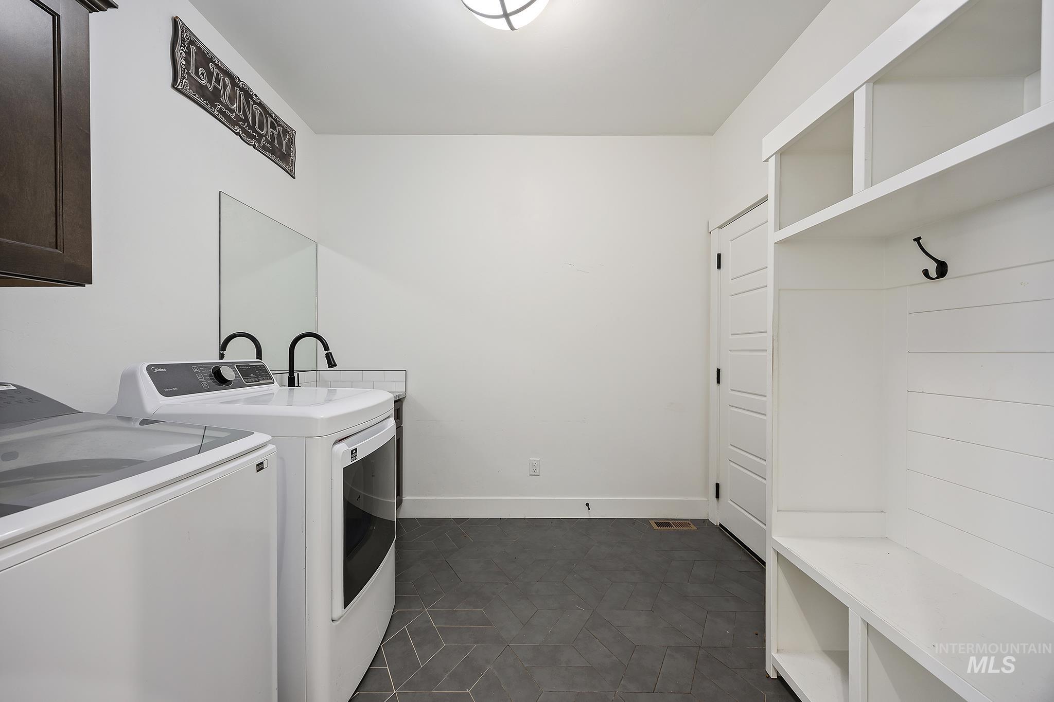 827 Mossview Ave, Twin Falls, Idaho 83301, 4 Bedrooms, 3 Bathrooms, Residential For Sale, Price $540,000, 98977588