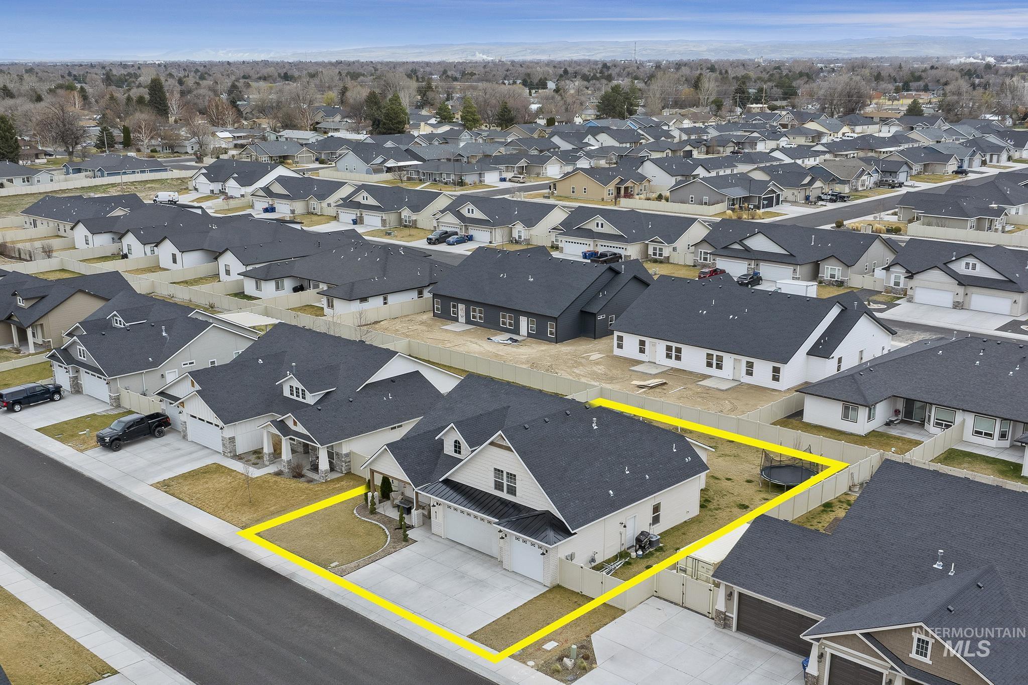 827 Mossview Ave, Twin Falls, Idaho 83301, 4 Bedrooms, 3 Bathrooms, Residential For Sale, Price $540,000, 98977588