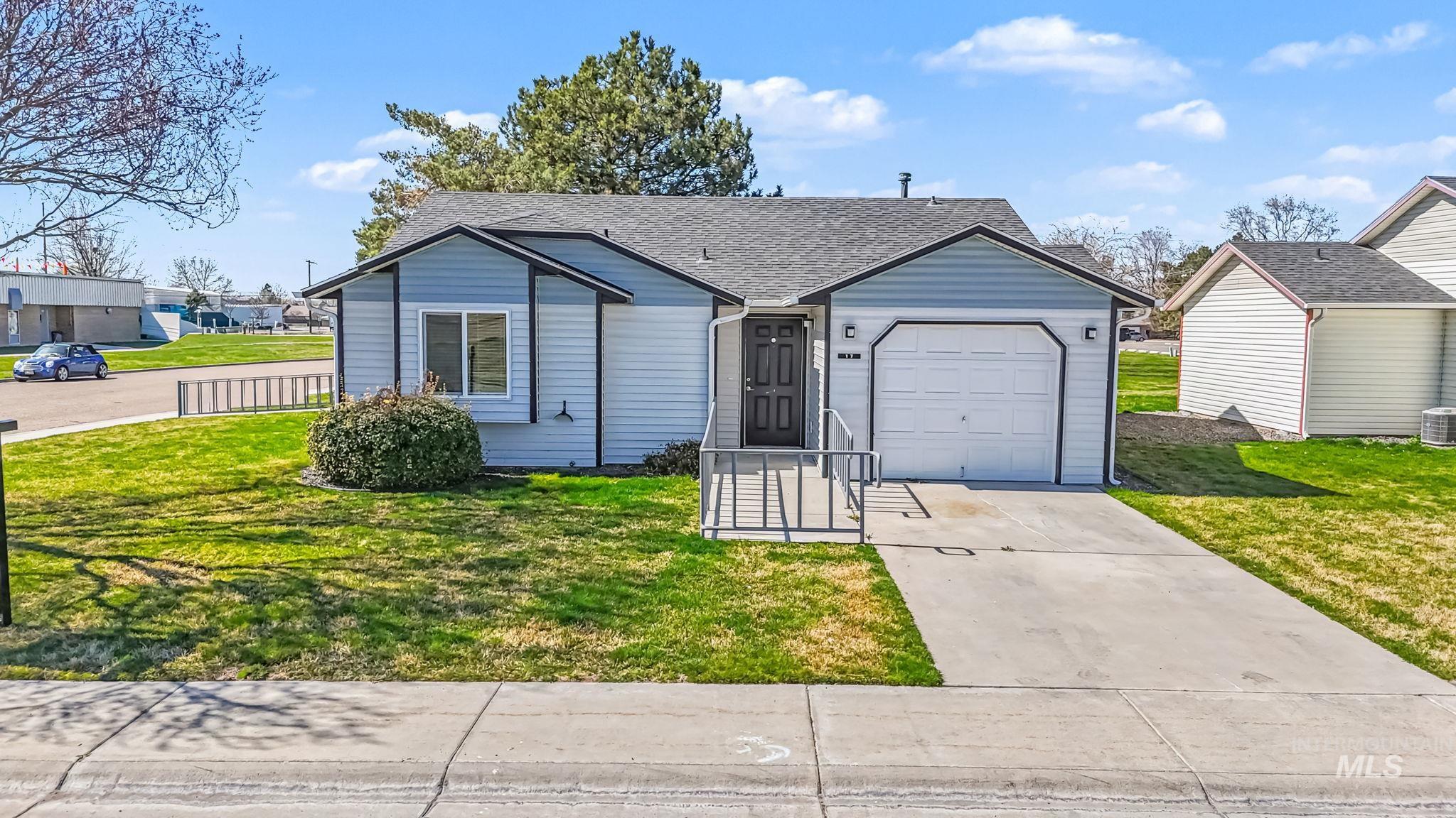17 S Benewah Dr, Nampa, Idaho 83651, 3 Bedrooms, 2 Bathrooms, Residential For Sale, Price $300,000, 98977589