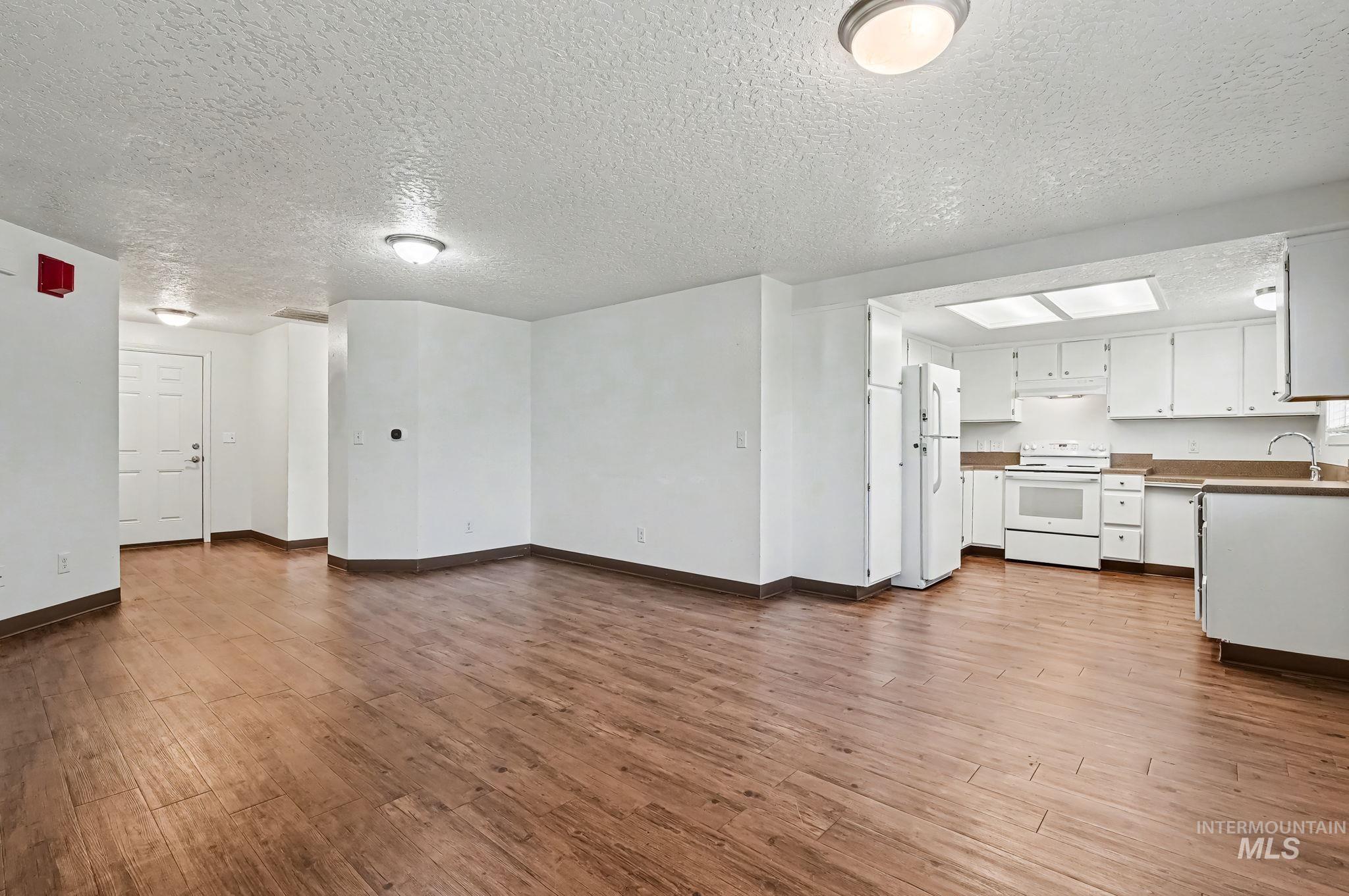 17 S Benewah Dr, Nampa, Idaho 83651, 3 Bedrooms, 2 Bathrooms, Residential For Sale, Price $300,000, 98977589