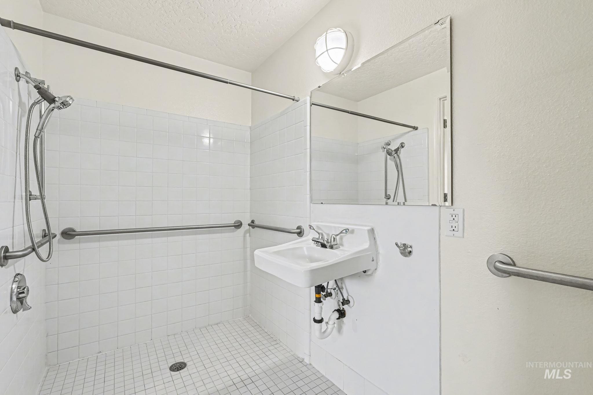 17 S Benewah Dr, Nampa, Idaho 83651, 3 Bedrooms, 2 Bathrooms, Residential For Sale, Price $300,000, 98977589