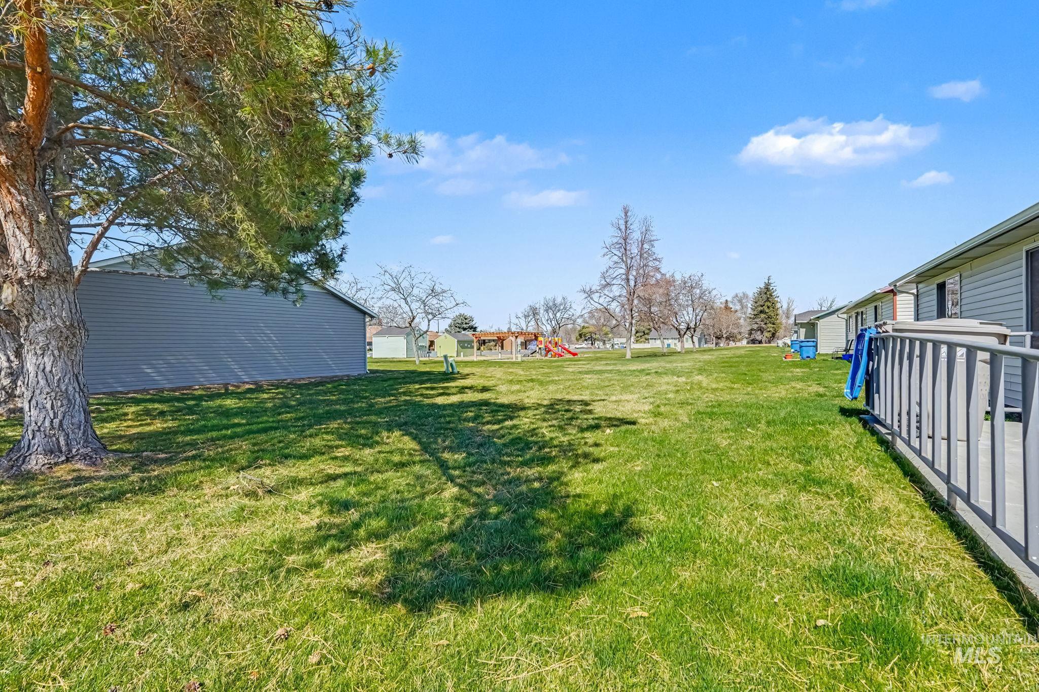 17 S Benewah Dr, Nampa, Idaho 83651, 3 Bedrooms, 2 Bathrooms, Residential For Sale, Price $300,000, 98977589