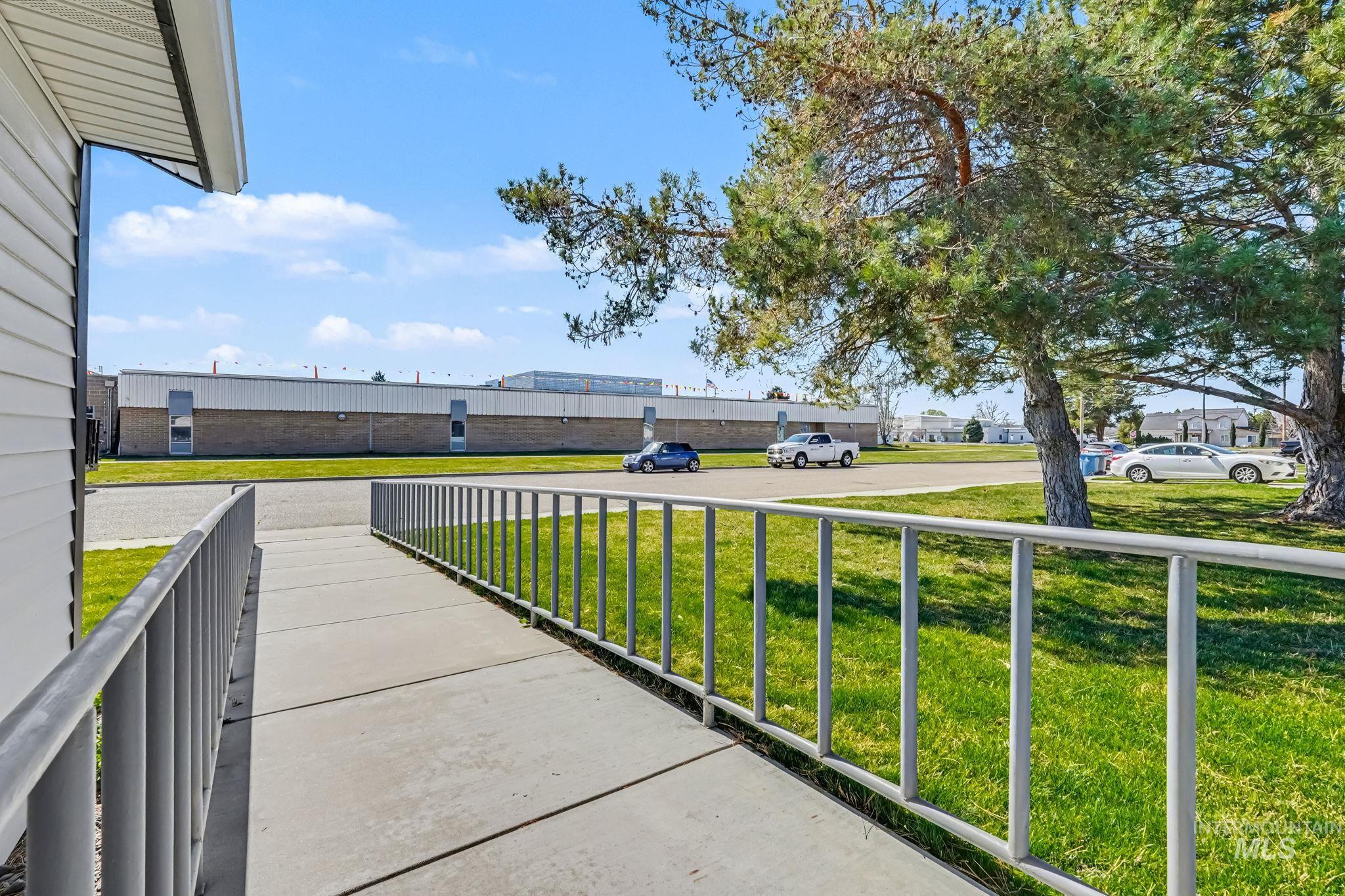17 S Benewah Dr, Nampa, Idaho 83651, 3 Bedrooms, 2 Bathrooms, Residential For Sale, Price $300,000, 98977589