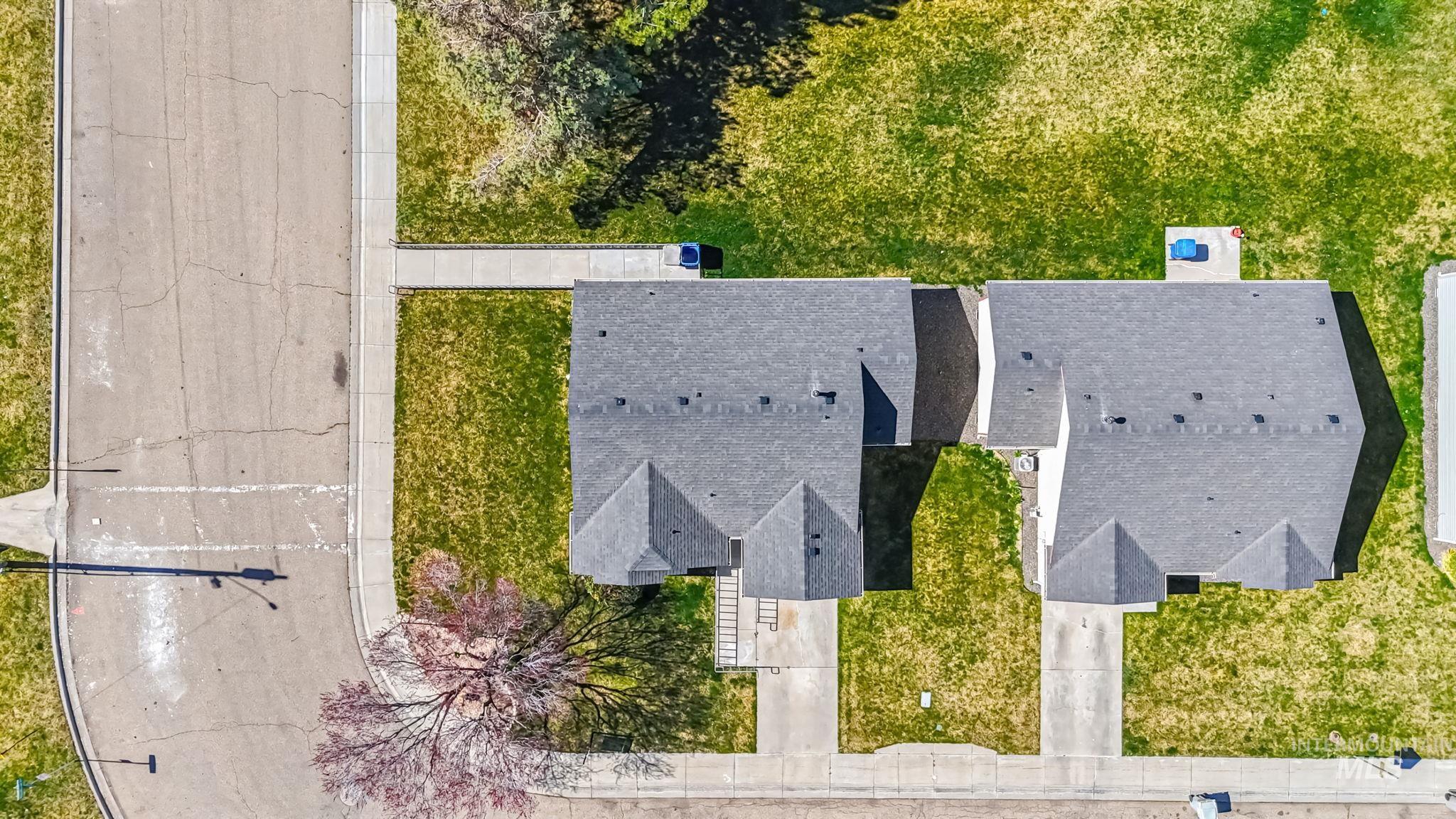 17 S Benewah Dr, Nampa, Idaho 83651, 3 Bedrooms, 2 Bathrooms, Residential For Sale, Price $300,000, 98977589