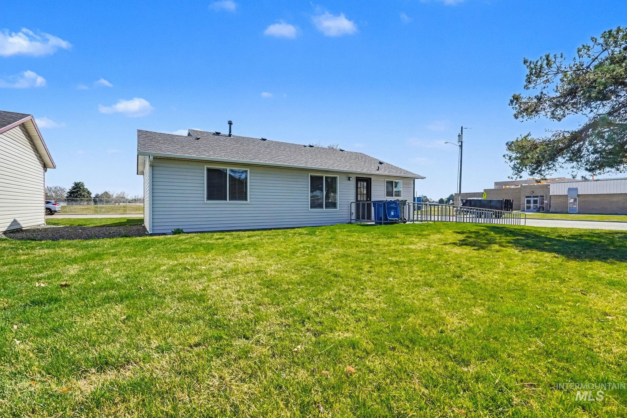 17 S Benewah Dr, Nampa, Idaho 83651, 3 Bedrooms, 2 Bathrooms, Residential For Sale, Price $300,000, 98977589