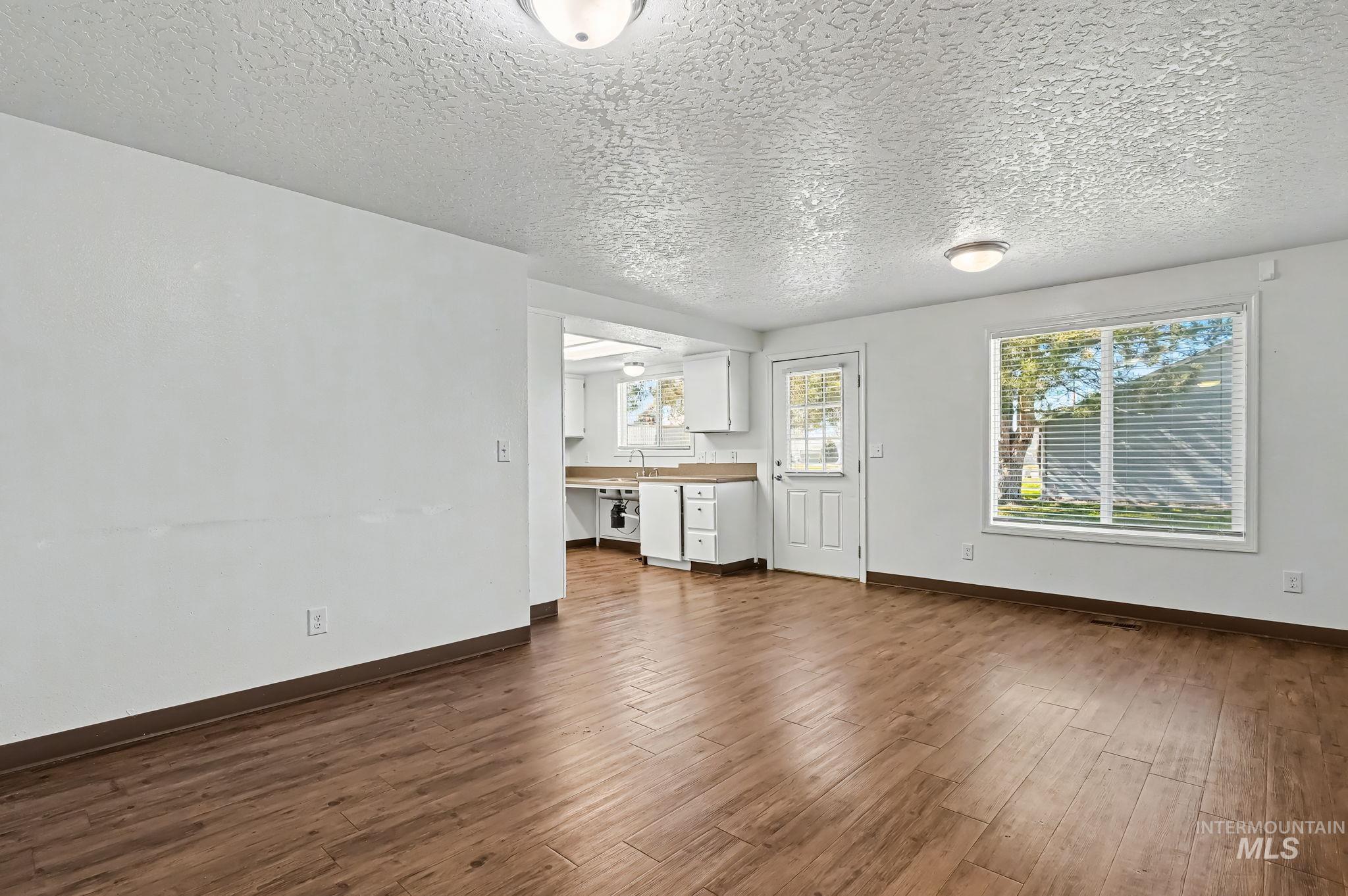 17 S Benewah Dr, Nampa, Idaho 83651, 3 Bedrooms, 2 Bathrooms, Residential For Sale, Price $300,000, 98977589