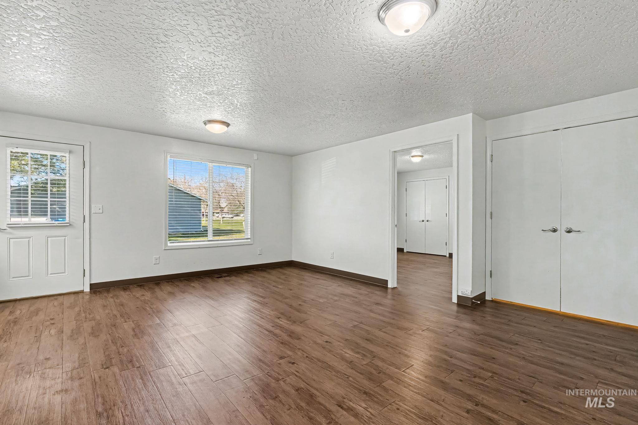 17 S Benewah Dr, Nampa, Idaho 83651, 3 Bedrooms, 2 Bathrooms, Residential For Sale, Price $300,000, 98977589