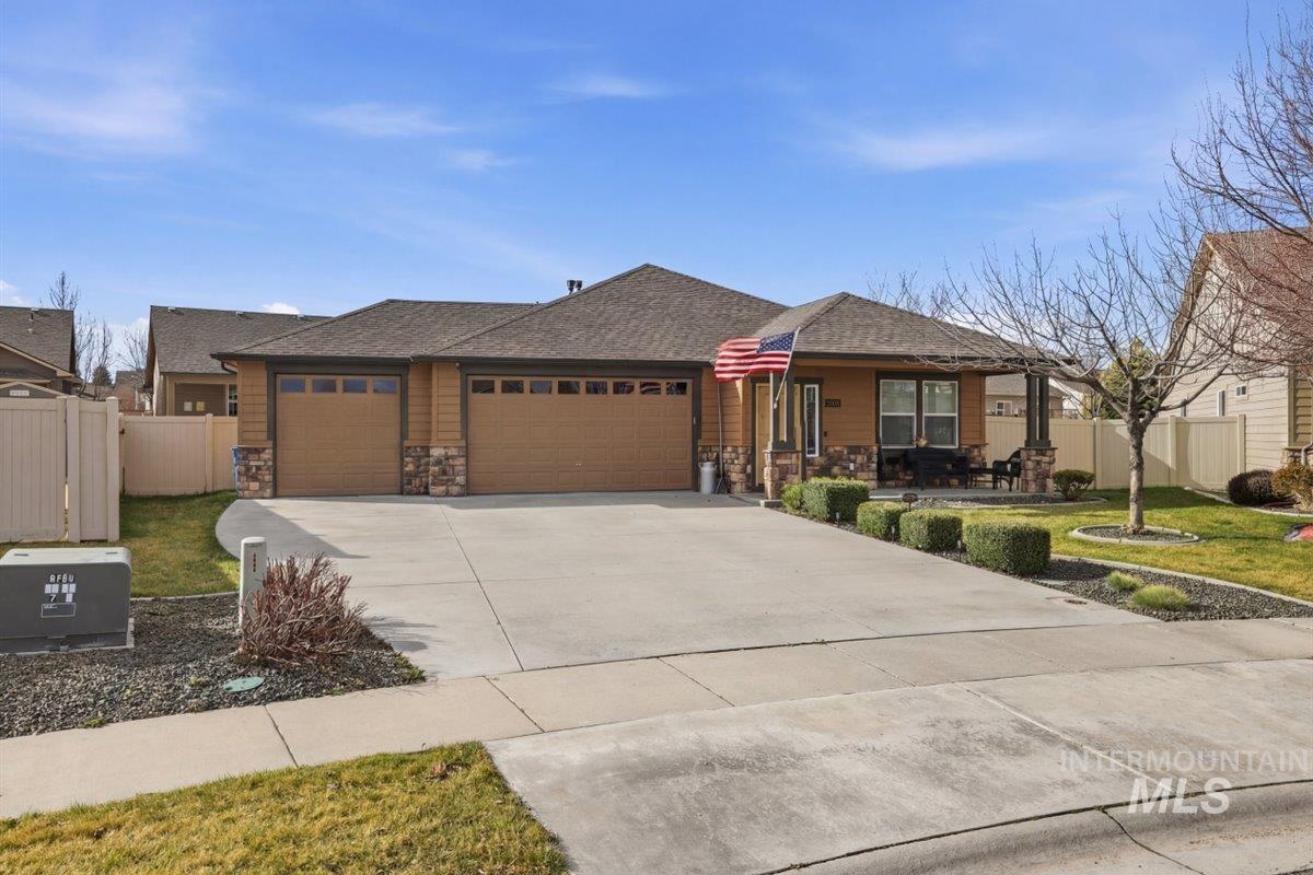2008 S Belknap Loop, Nampa, Idaho 83686, 3 Bedrooms, 2 Bathrooms, Residential For Sale, Price $429,900, 98977592