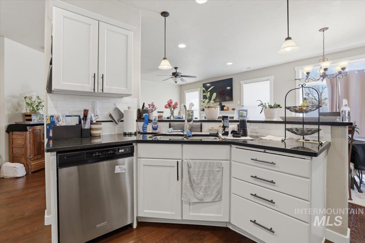 2008 S Belknap Loop, Nampa, Idaho 83686, 3 Bedrooms, 2 Bathrooms, Residential For Sale, Price $429,900, 98977592