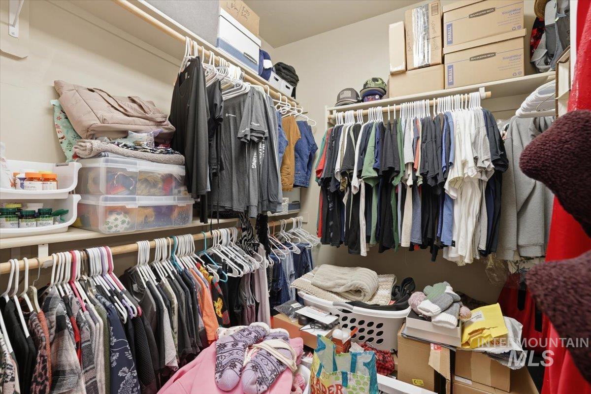 2008 S Belknap Loop, Nampa, Idaho 83686, 3 Bedrooms, 2 Bathrooms, Residential For Sale, Price $429,900, 98977592