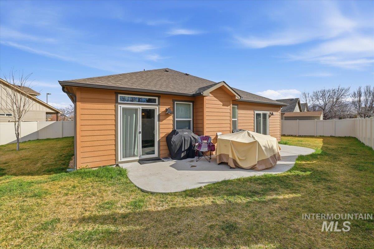 2008 S Belknap Loop, Nampa, Idaho 83686, 3 Bedrooms, 2 Bathrooms, Residential For Sale, Price $429,900, 98977592