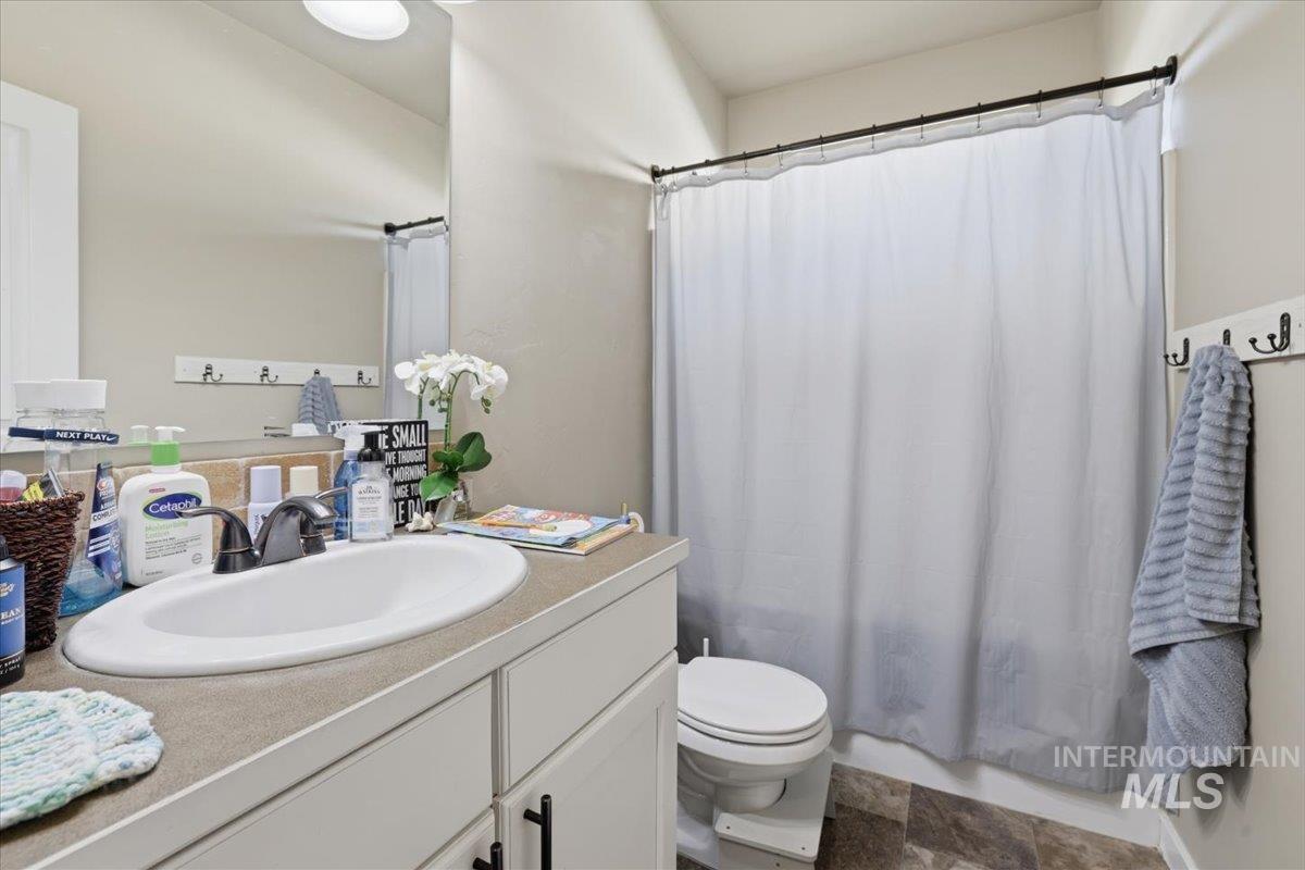 2008 S Belknap Loop, Nampa, Idaho 83686, 3 Bedrooms, 2 Bathrooms, Residential For Sale, Price $429,900, 98977592