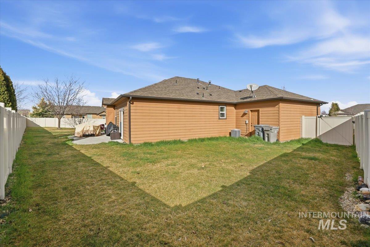 2008 S Belknap Loop, Nampa, Idaho 83686, 3 Bedrooms, 2 Bathrooms, Residential For Sale, Price $429,900, 98977592