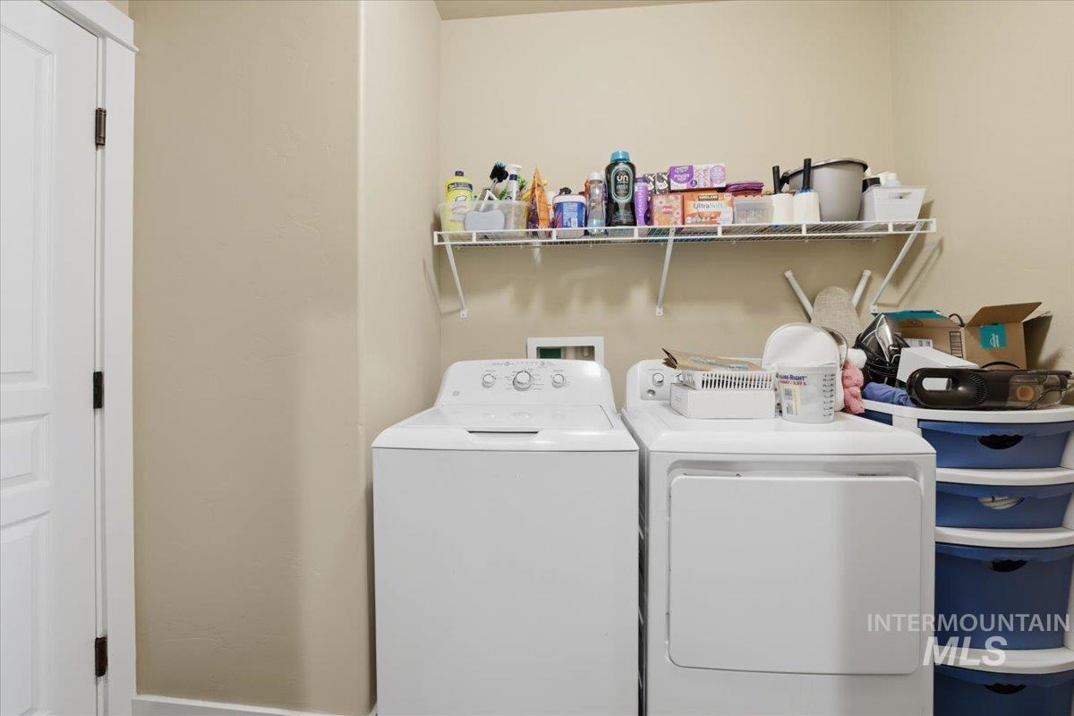 2008 S Belknap Loop, Nampa, Idaho 83686, 3 Bedrooms, 2 Bathrooms, Residential For Sale, Price $429,900, 98977592