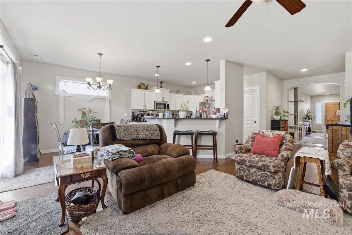 2008 S Belknap Loop, Nampa, Idaho 83686, 3 Bedrooms, 2 Bathrooms, Residential For Sale, Price $429,900, 98977592