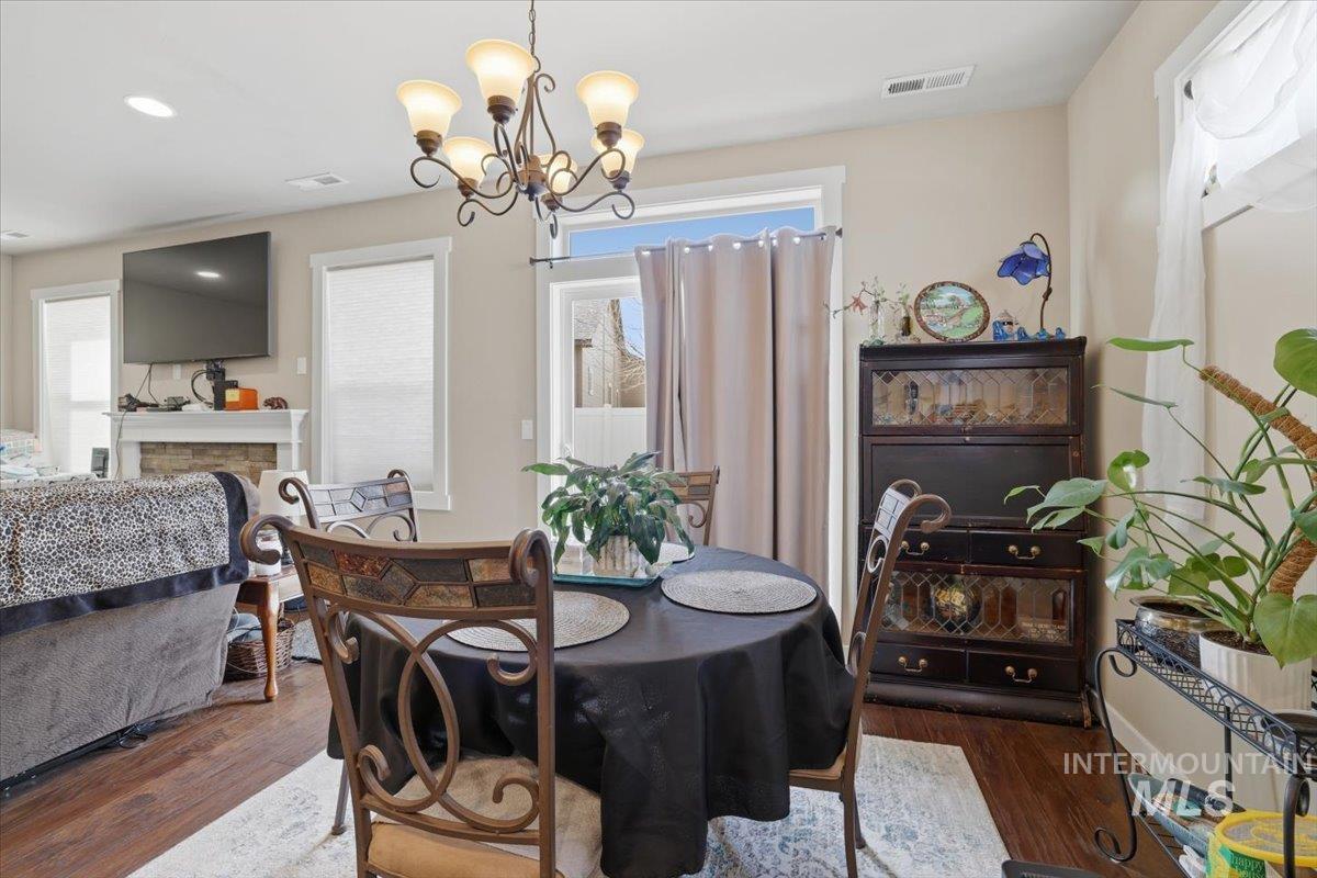 2008 S Belknap Loop, Nampa, Idaho 83686, 3 Bedrooms, 2 Bathrooms, Residential For Sale, Price $429,900, 98977592