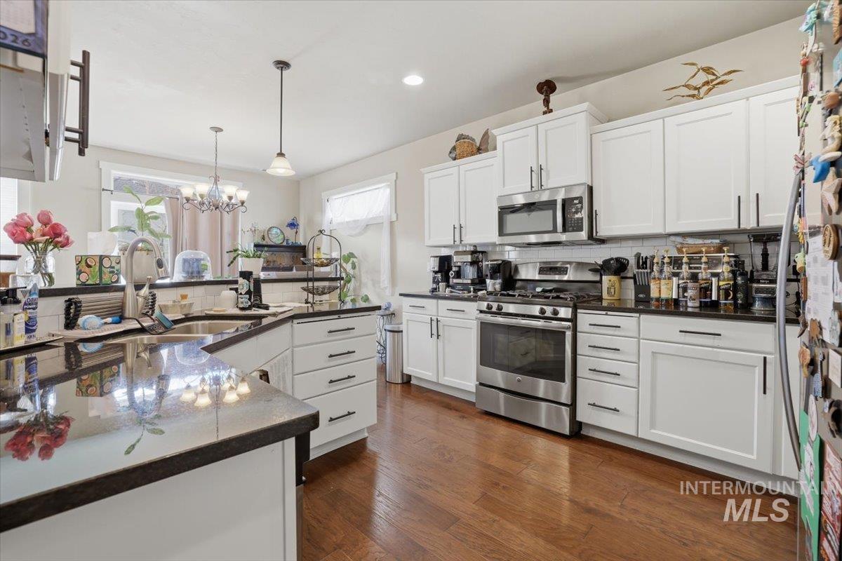 2008 S Belknap Loop, Nampa, Idaho 83686, 3 Bedrooms, 2 Bathrooms, Residential For Sale, Price $429,900, 98977592