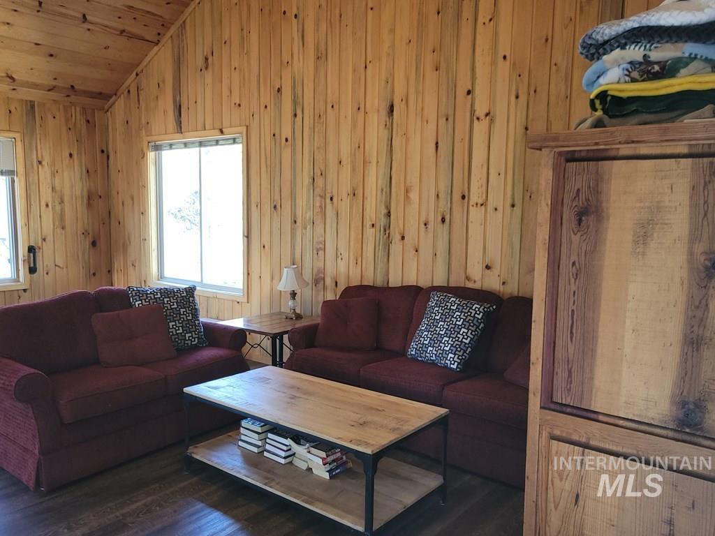 32 Mountain Air Drive, Cascade, Idaho 83611, 1 Bedroom, 2 Bathrooms, Residential For Sale, Price $349,900, 98977601