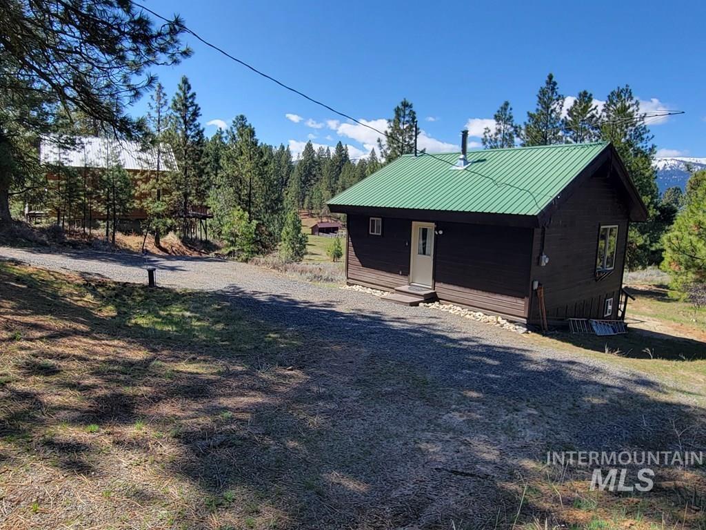 32 Mountain Air Drive, Cascade, Idaho 83611, 1 Bedroom, 2 Bathrooms, Residential For Sale, Price $349,900, 98977601