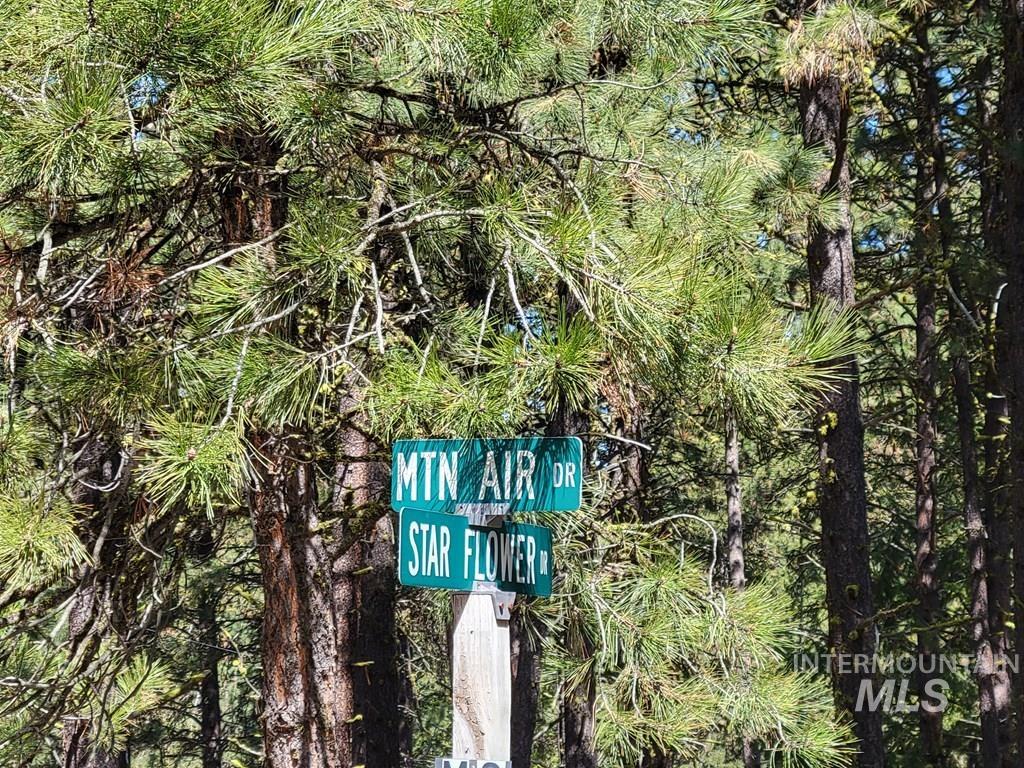 32 Mountain Air Drive, Cascade, Idaho 83611, 1 Bedroom, 2 Bathrooms, Residential For Sale, Price $349,900, 98977601