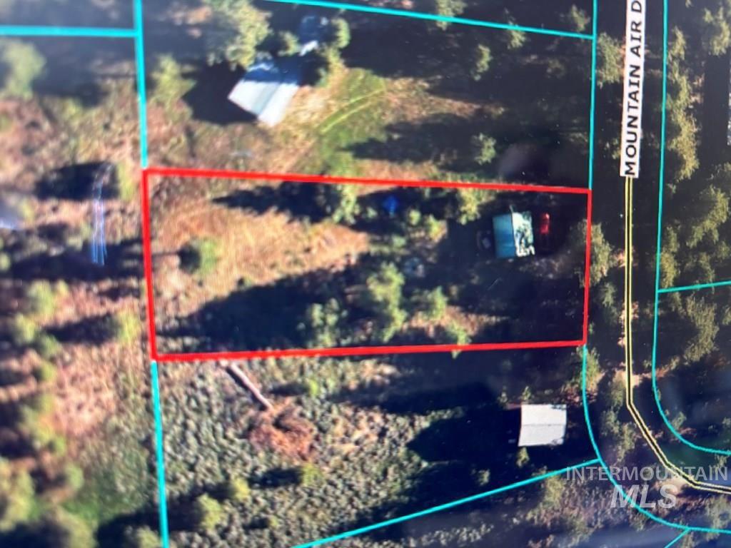 32 Mountain Air Drive, Cascade, Idaho 83611, 1 Bedroom, 2 Bathrooms, Residential For Sale, Price $349,900, 98977601