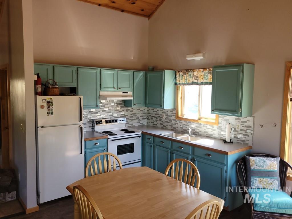 32 Mountain Air Drive, Cascade, Idaho 83611, 1 Bedroom, 2 Bathrooms, Residential For Sale, Price $349,900, 98977601