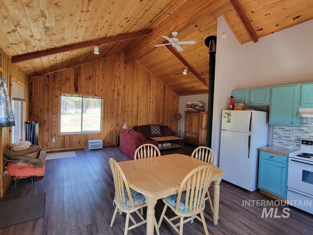 32 Mountain Air Drive, Cascade, Idaho 83611, 1 Bedroom, 2 Bathrooms, Residential For Sale, Price $349,900, 98977601