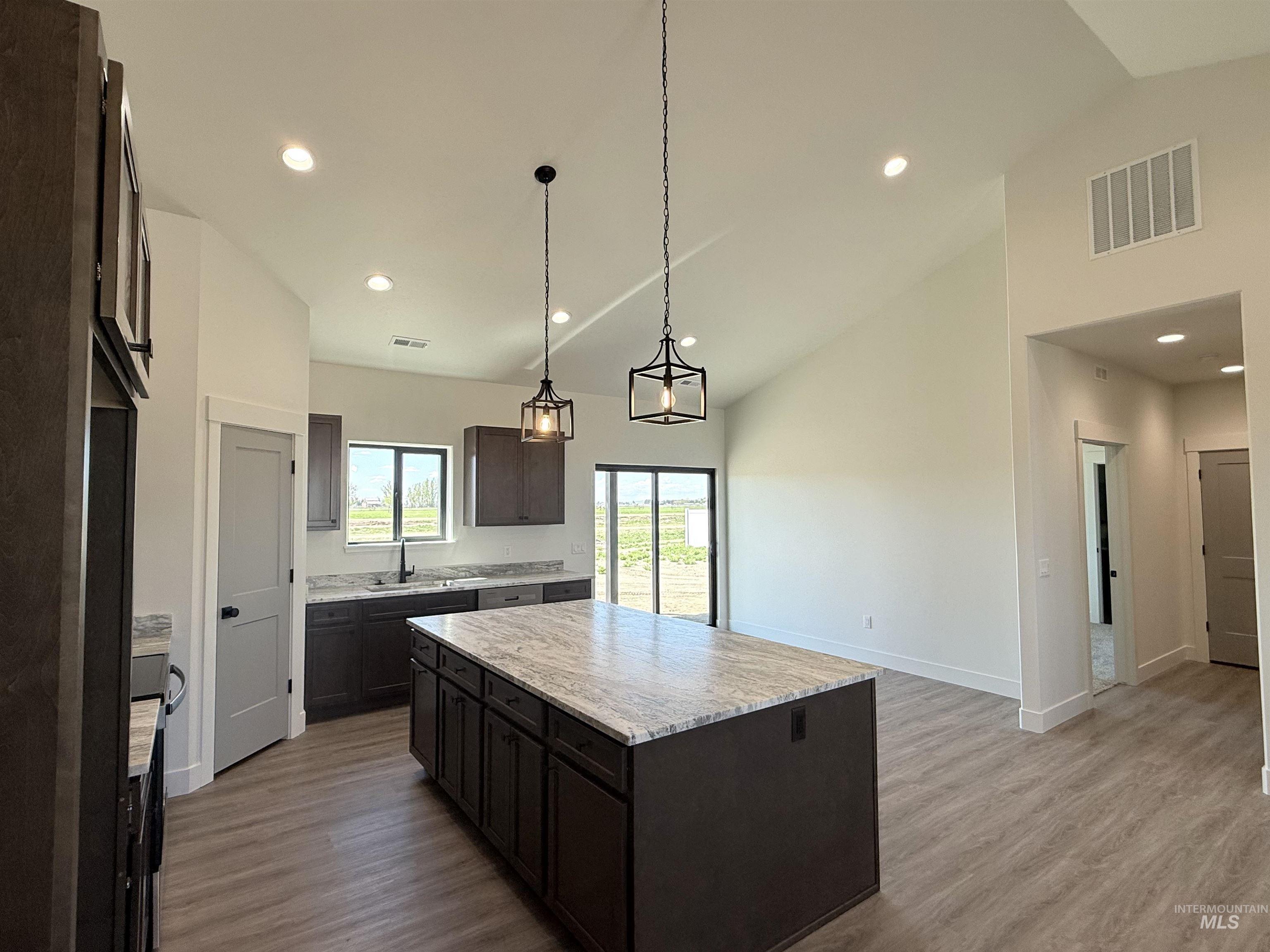 1019 Moss Ave., Rupert, Idaho 83350, 3 Bedrooms, 2 Bathrooms, Residential For Sale, Price $362,500, 98977610