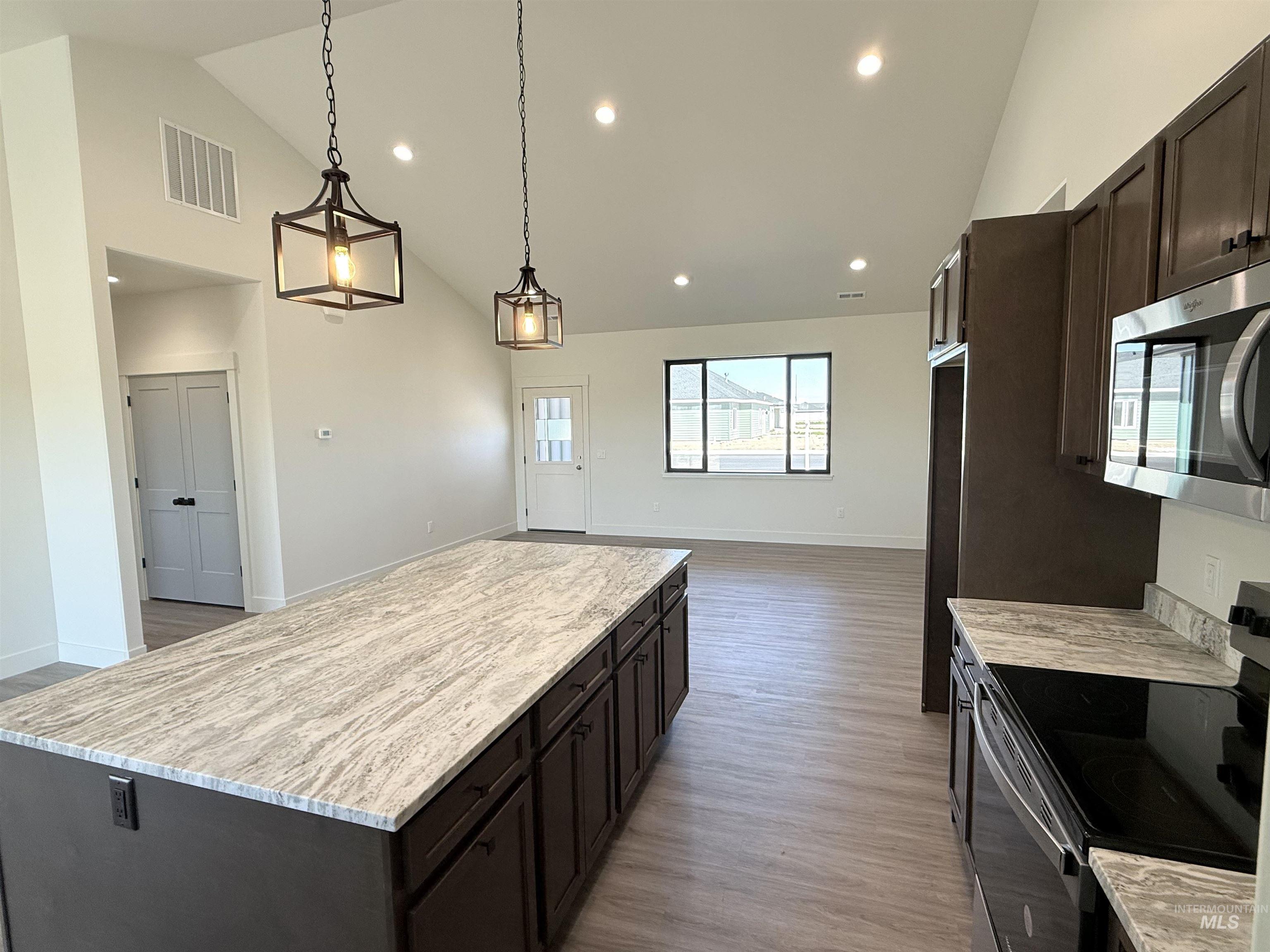 1019 Moss Ave., Rupert, Idaho 83350, 3 Bedrooms, 2 Bathrooms, Residential For Sale, Price $362,500, 98977610