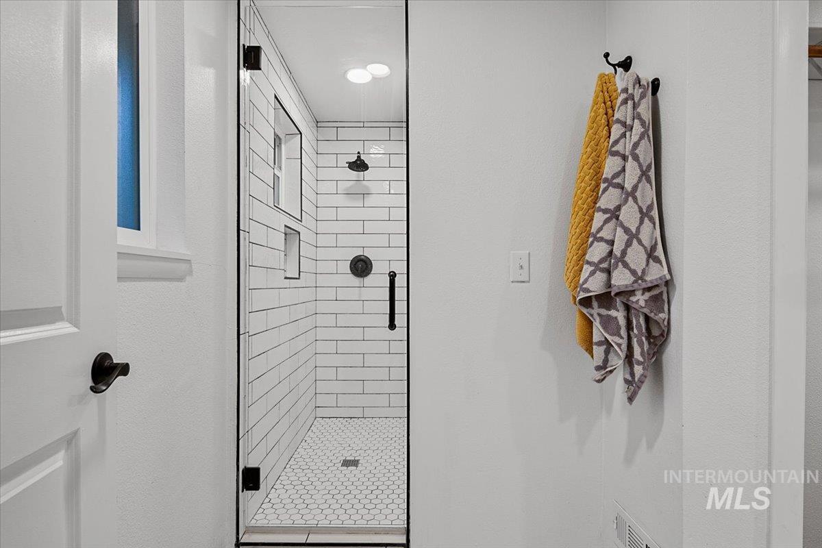 1184 Downing Dr, Eagle, Idaho 83616, 3 Bedrooms, 2.5 Bathrooms, Residential For Sale, Price $874,900,MLS 98977615