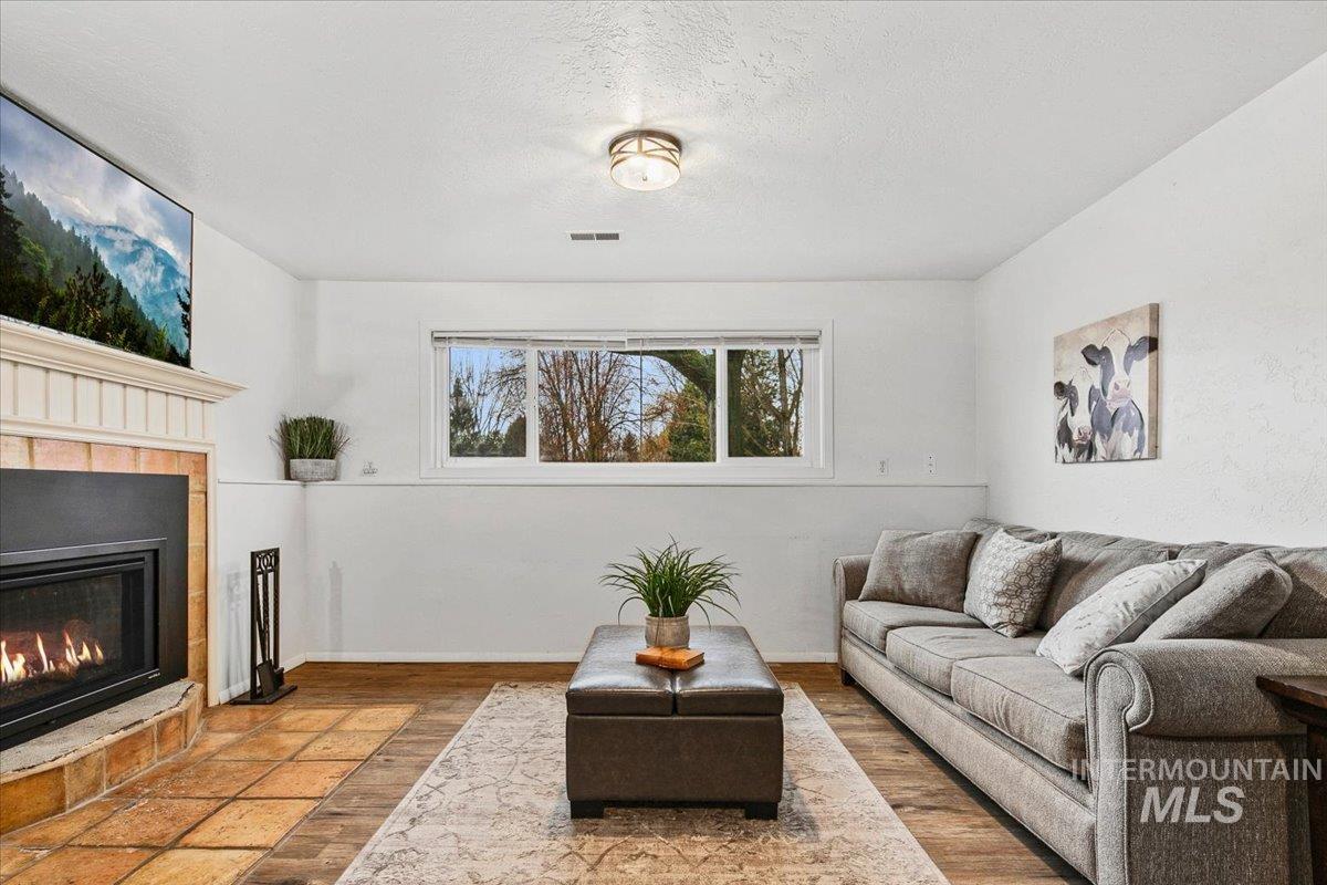 1184 Downing Dr, Eagle, Idaho 83616, 3 Bedrooms, 2.5 Bathrooms, Residential For Sale, Price $874,900,MLS 98977615