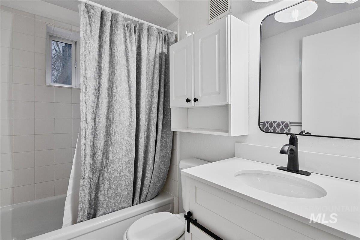 1184 Downing Dr, Eagle, Idaho 83616, 3 Bedrooms, 2.5 Bathrooms, Residential For Sale, Price $874,900,MLS 98977615