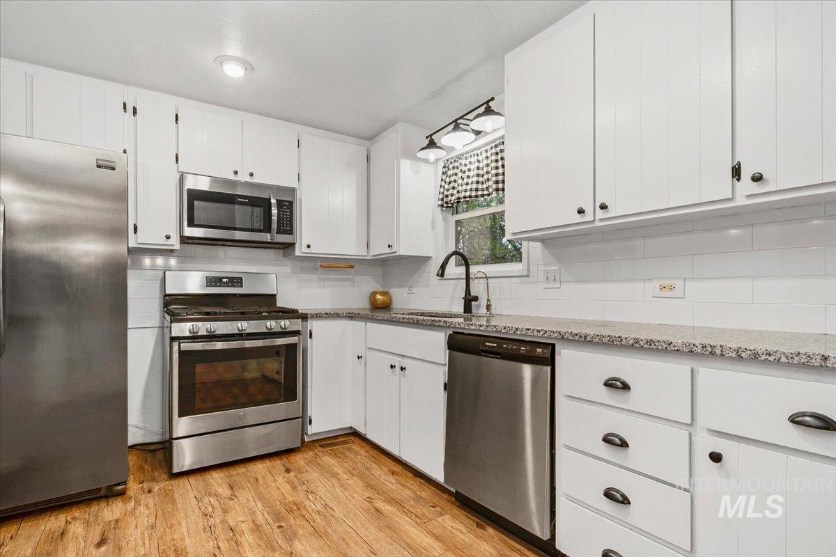 1184 Downing Dr, Eagle, Idaho 83616, 3 Bedrooms, 2.5 Bathrooms, Residential For Sale, Price $874,900,MLS 98977615