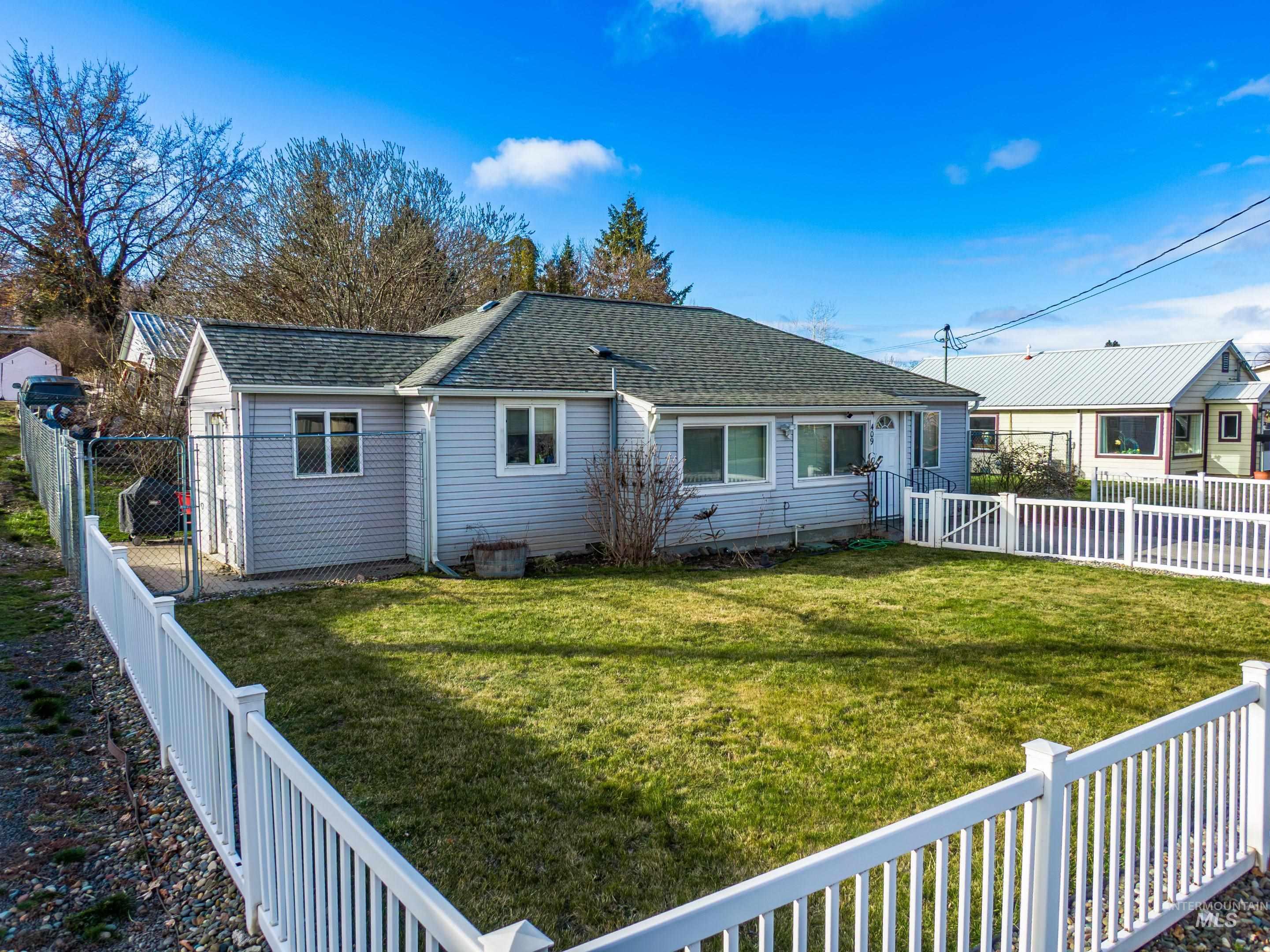 409 E E St, Moscow, Idaho 83843, 3 Bedrooms, 1 Bathroom, Residential For Sale, Price $339,000, 98977624