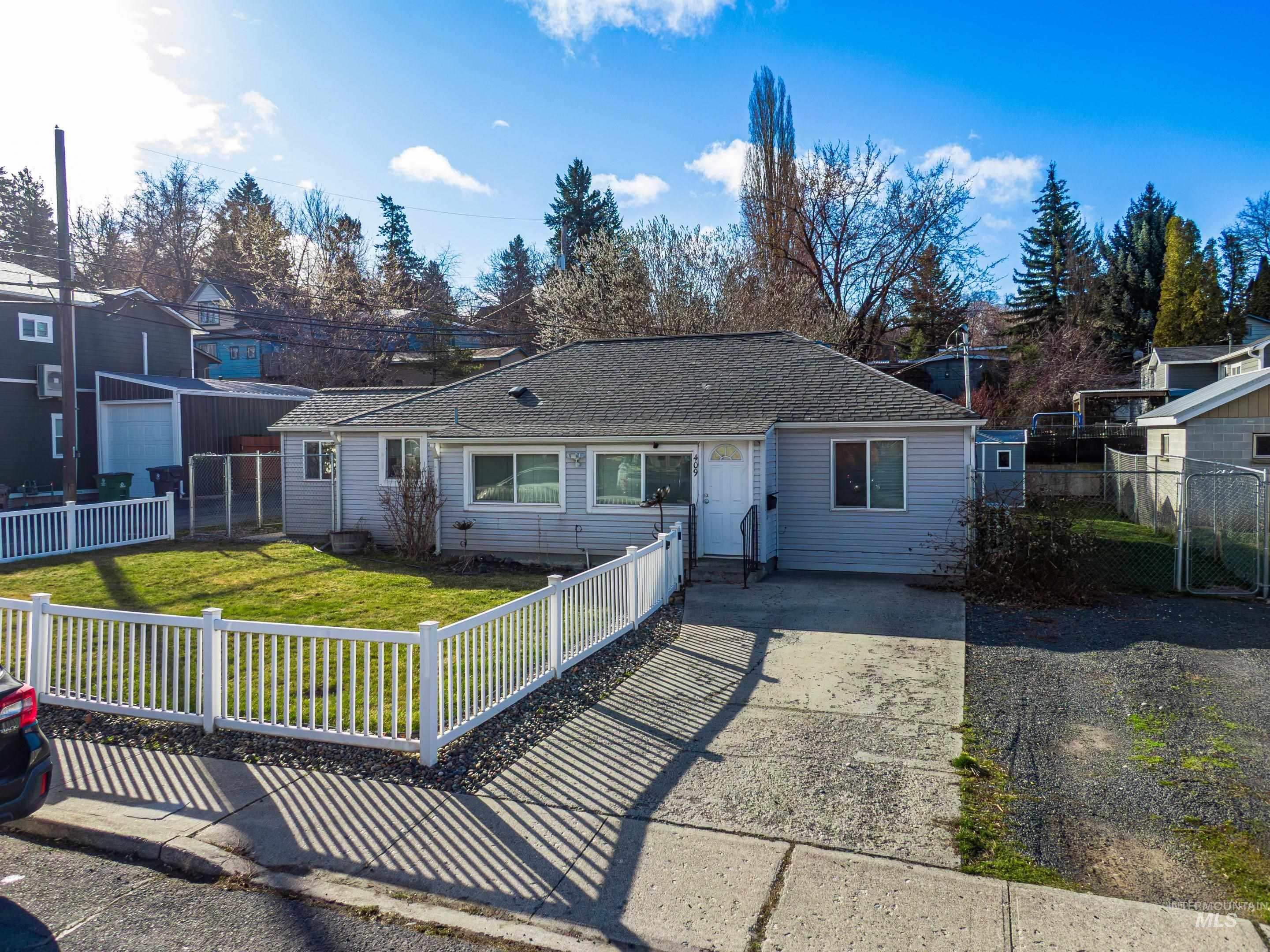 409 E E St, Moscow, Idaho 83843, 3 Bedrooms, 1 Bathroom, Residential For Sale, Price $339,000, 98977624