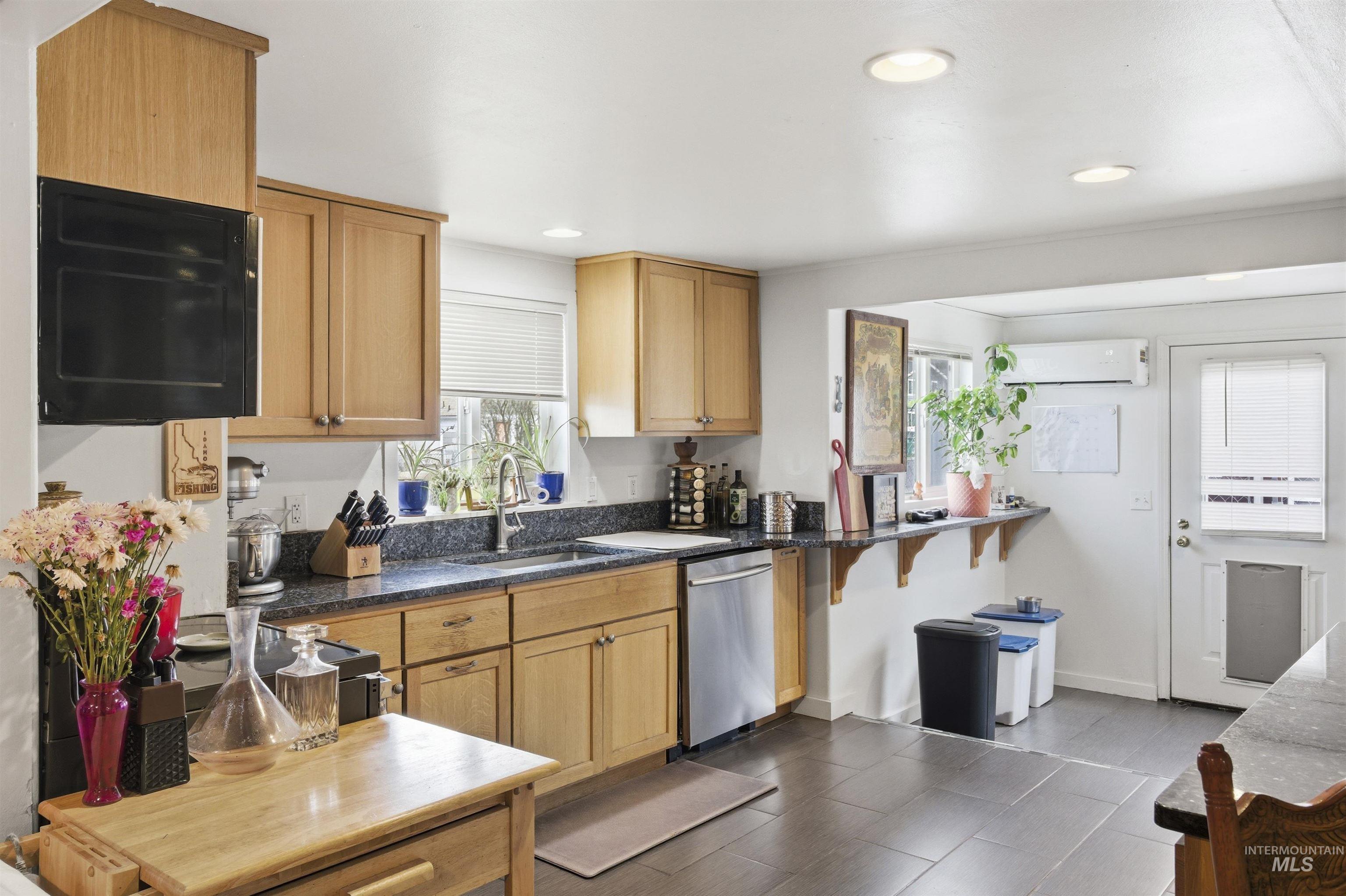 409 E E St, Moscow, Idaho 83843, 3 Bedrooms, 1 Bathroom, Residential For Sale, Price $339,000, 98977624