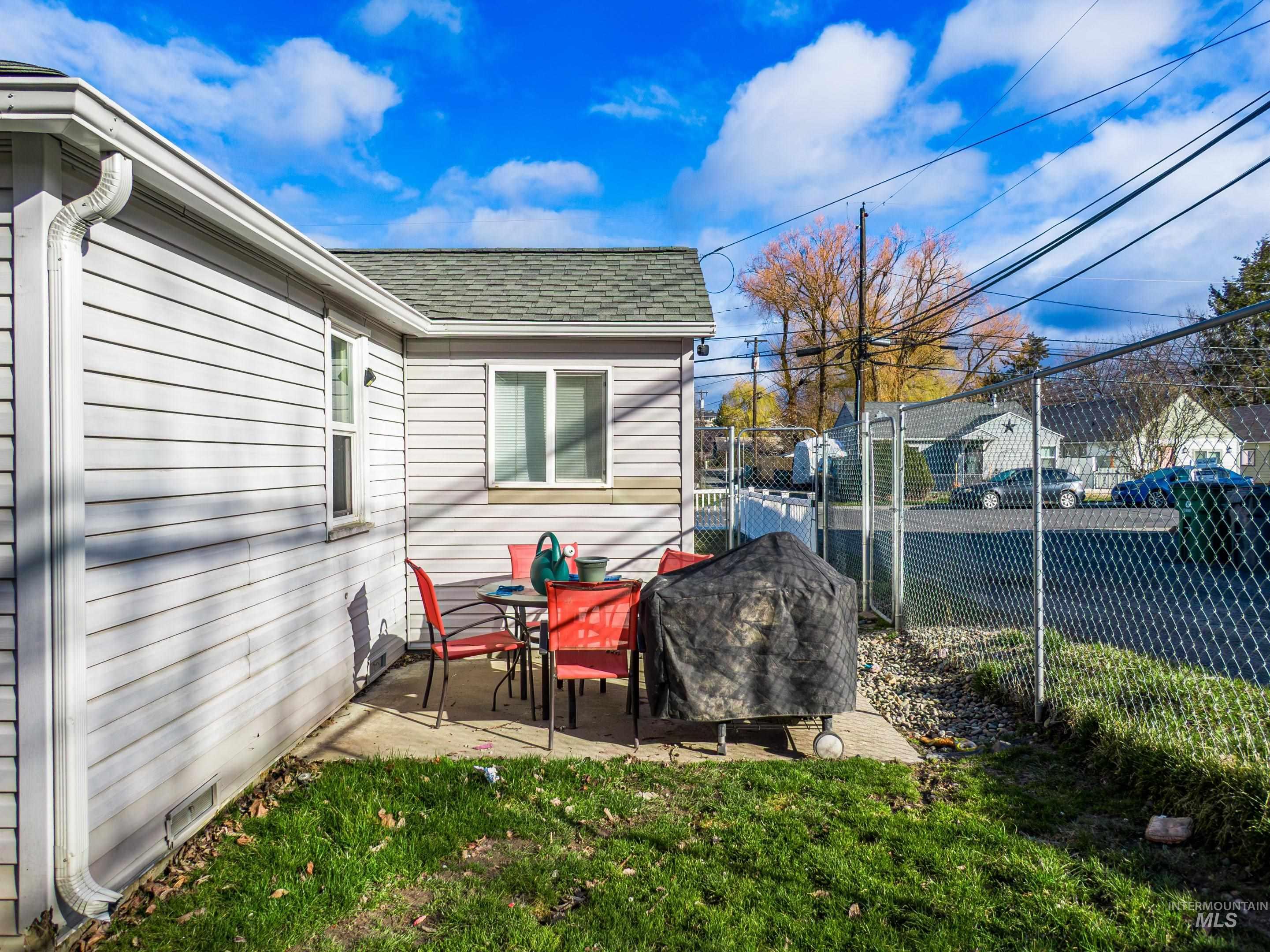 409 E E St, Moscow, Idaho 83843, 3 Bedrooms, 1 Bathroom, Residential For Sale, Price $339,000, 98977624