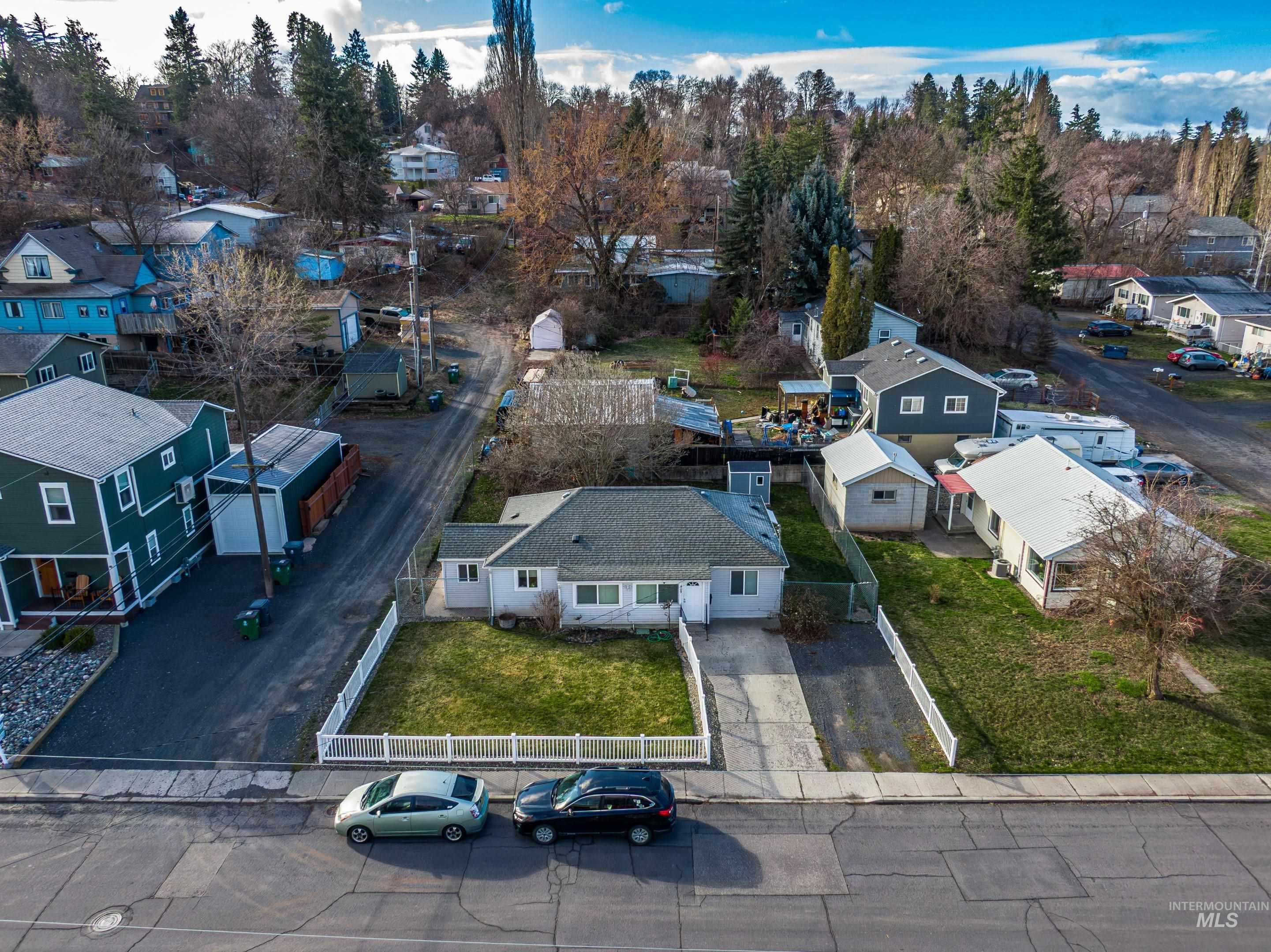 409 E E St, Moscow, Idaho 83843, 3 Bedrooms, 1 Bathroom, Residential For Sale, Price $339,000, 98977624