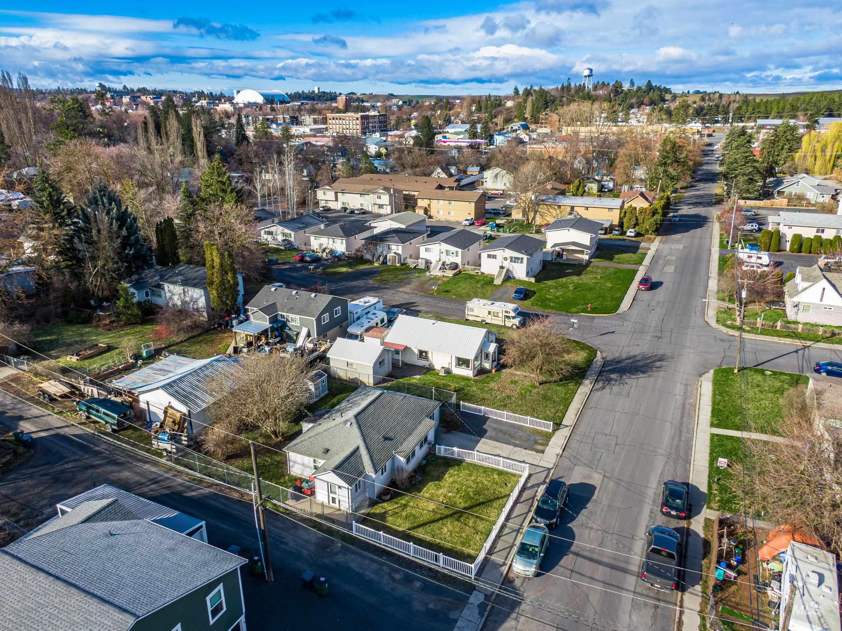 409 E E St, Moscow, Idaho 83843, 3 Bedrooms, 1 Bathroom, Residential For Sale, Price $339,000, 98977624