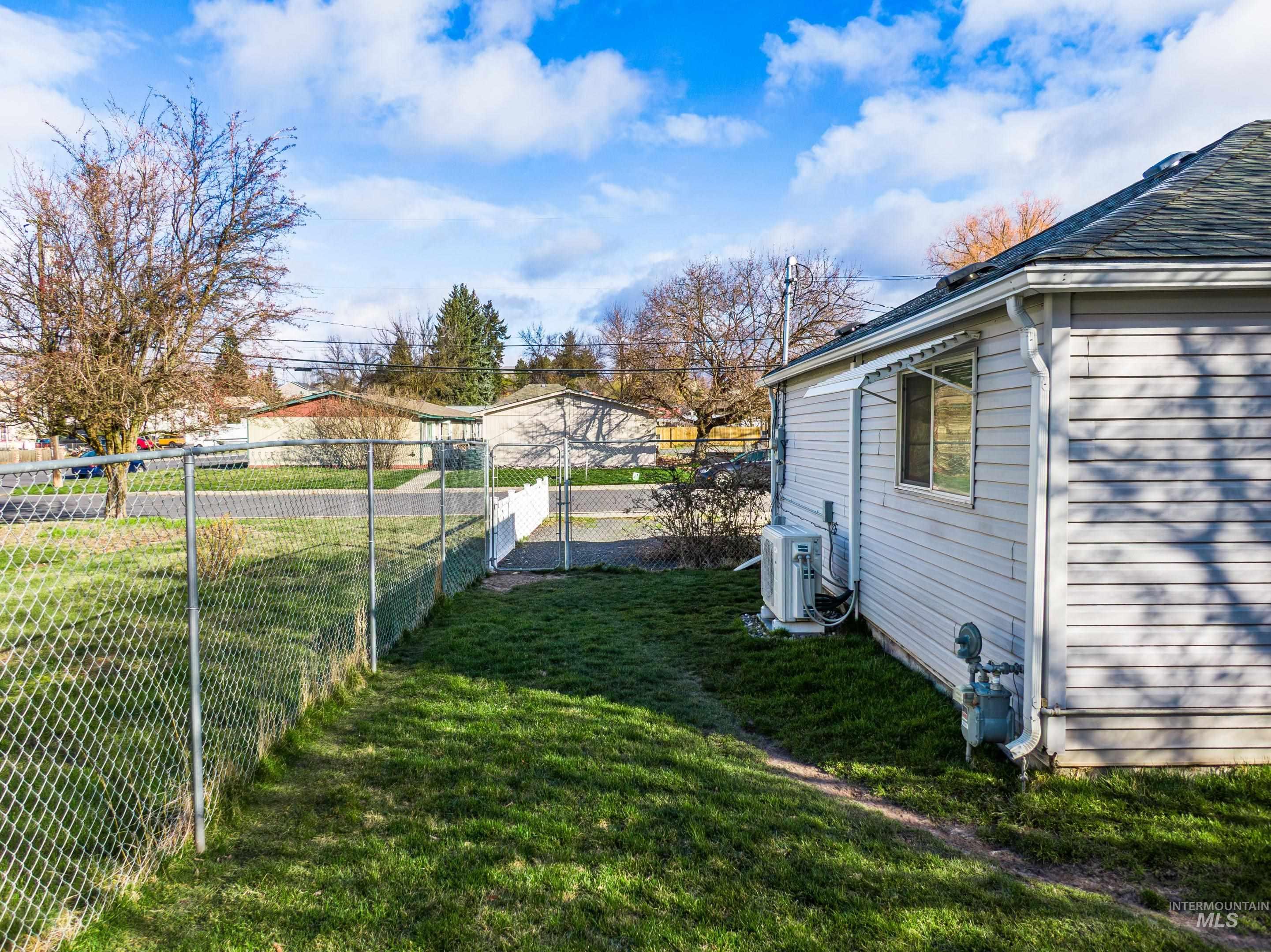 409 E E St, Moscow, Idaho 83843, 3 Bedrooms, 1 Bathroom, Residential For Sale, Price $339,000, 98977624
