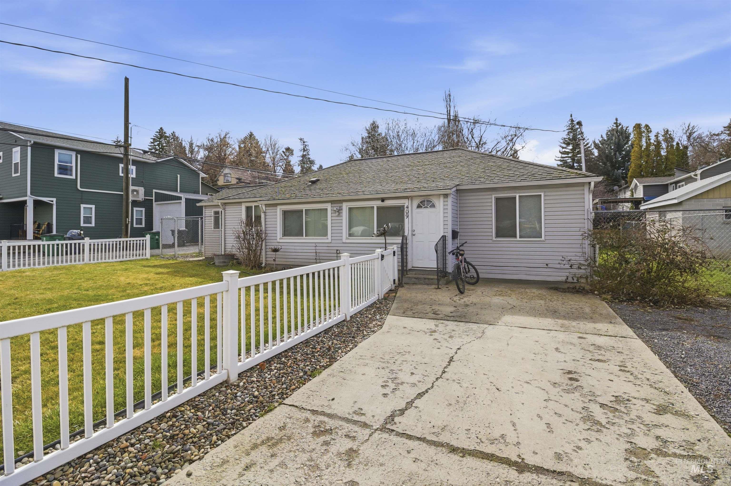 409 E E St, Moscow, Idaho 83843, 3 Bedrooms, 1 Bathroom, Residential For Sale, Price $339,000, 98977624