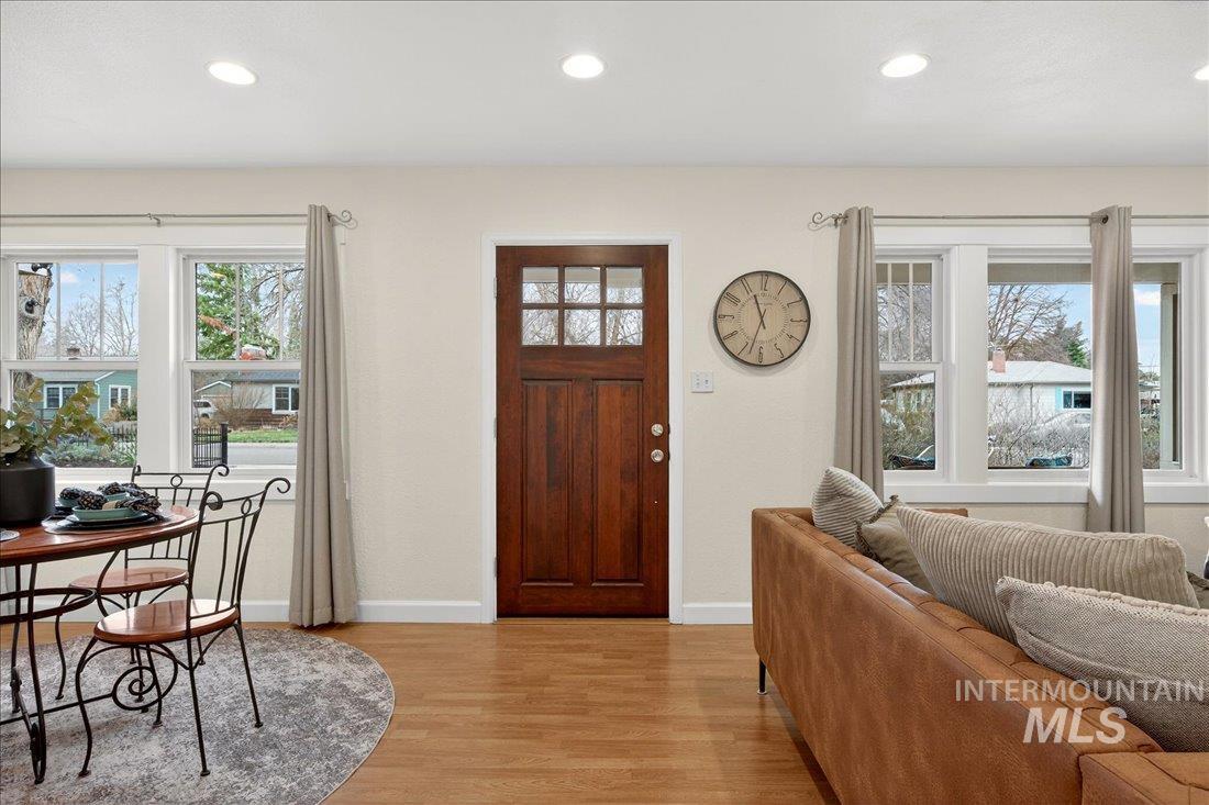 506 N Hillview Drive, Boise, Idaho 83712-8117, 3 Bedrooms, 1 Bathroom, Residential For Sale, Price $579,000,MLS 98977626