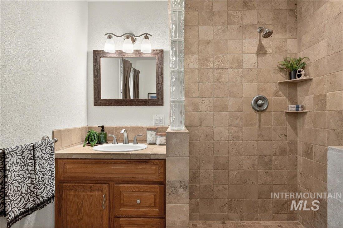 506 N Hillview Drive, Boise, Idaho 83712-8117, 3 Bedrooms, 1 Bathroom, Residential For Sale, Price $579,000,MLS 98977626