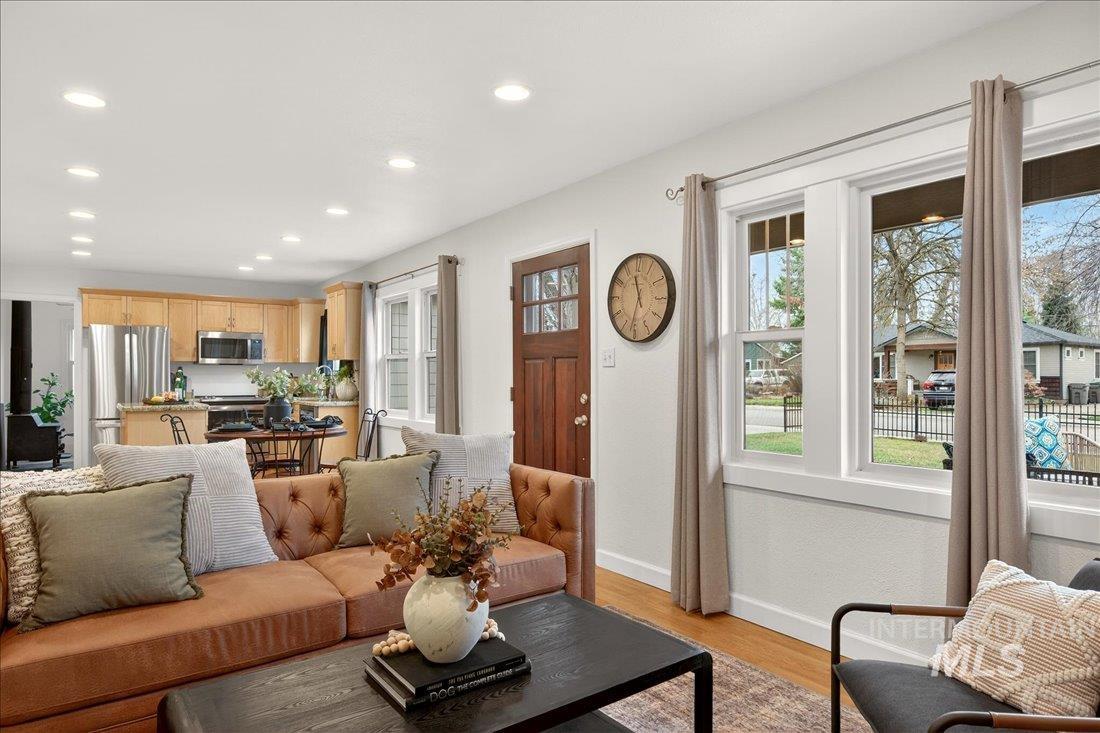 506 N Hillview Drive, Boise, Idaho 83712-8117, 3 Bedrooms, 1 Bathroom, Residential For Sale, Price $579,000,MLS 98977626