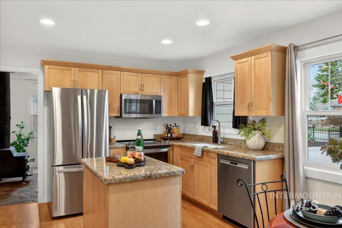 506 N Hillview Drive, Boise, Idaho 83712-8117, 3 Bedrooms, 1 Bathroom, Residential For Sale, Price $579,000,MLS 98977626