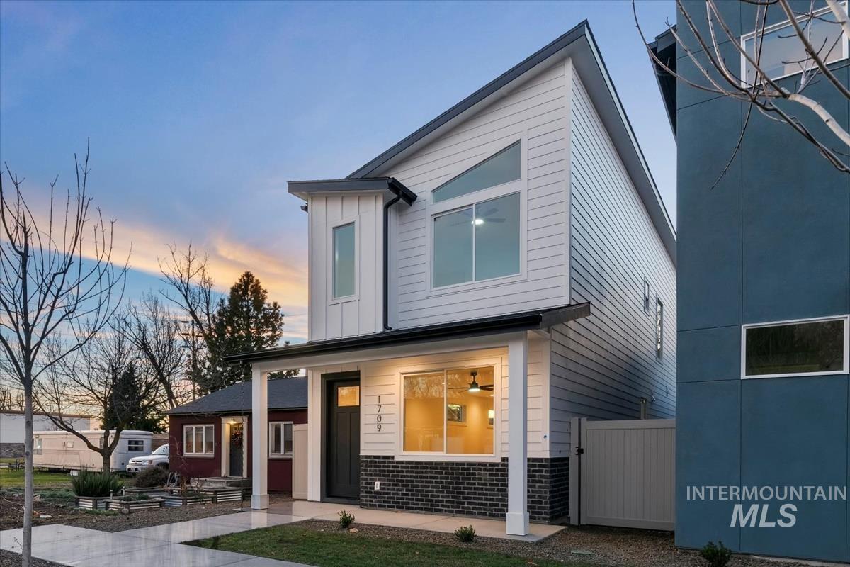 1709 N 31st St, Boise, Idaho 83703, 4 Bedrooms, 4.5 Bathrooms, Residential For Sale, Price $824,900,MLS 98977631