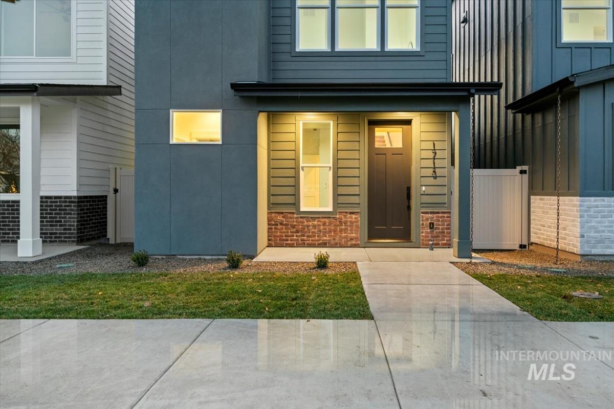 1713 N 31st St, Boise, Idaho 83703, 3 Bedrooms, 3 Bathrooms, Residential For Sale, Price $749,900,MLS 98977632